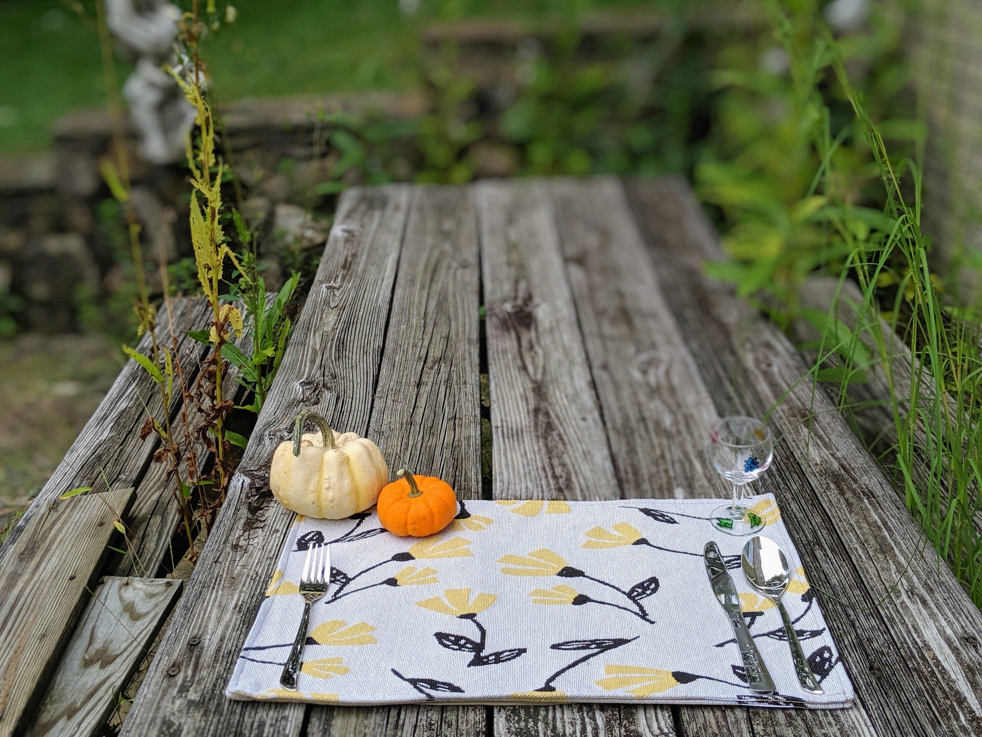 DaDa Bedding Set of 4-Pieces Sunshine Yellow Fleur Spring Tapestry Dining Table Placemats 13” x 19” (18112)