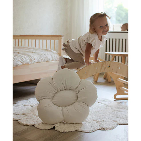 GABRIELLE Round washable cotton children's bedroom rug with ‘petals’ finish