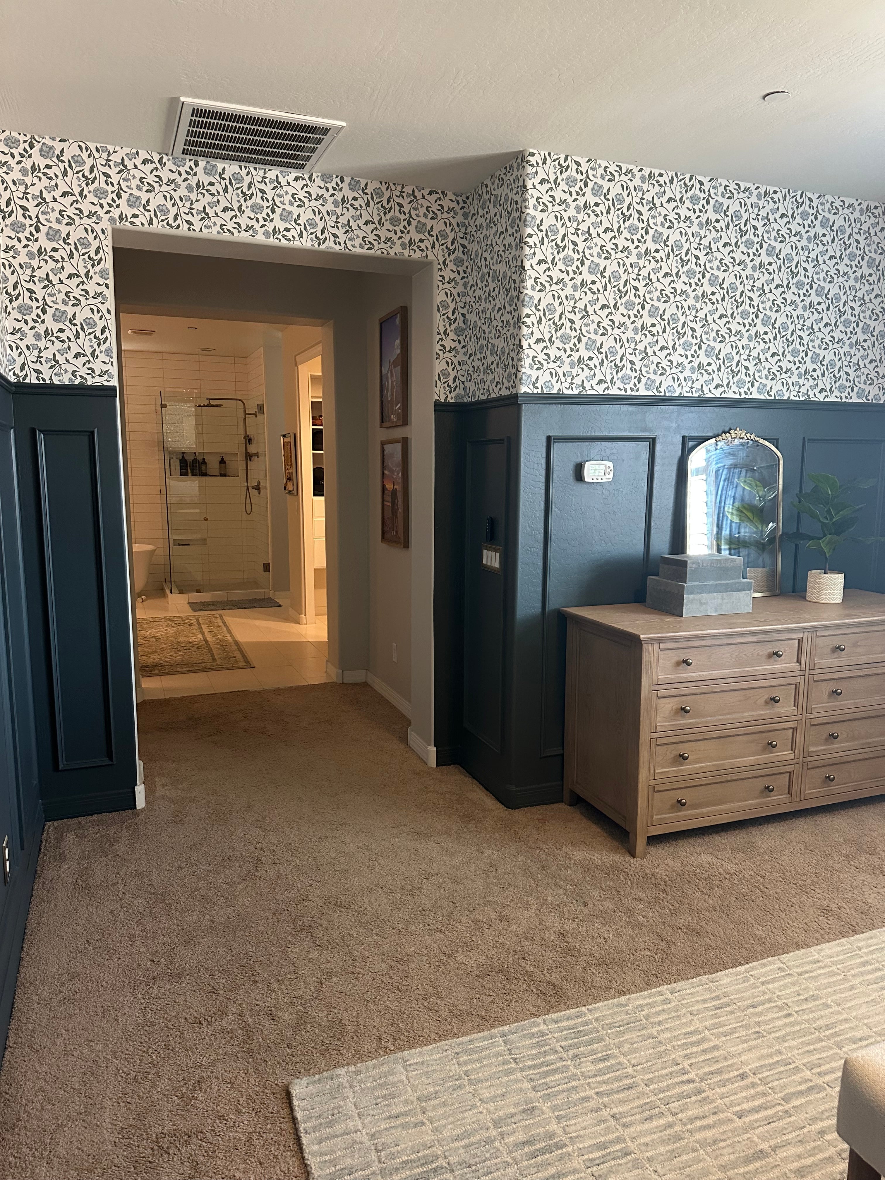 Lillian Wallpaper by Ali Anni