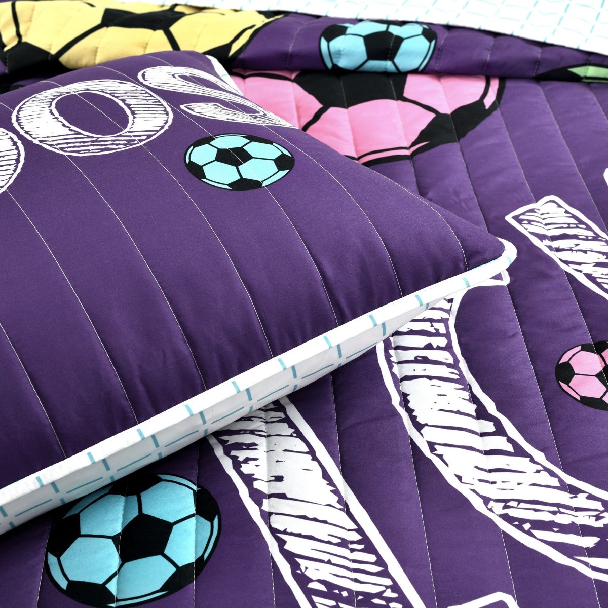 Girls Soccer Kick Quilt Set