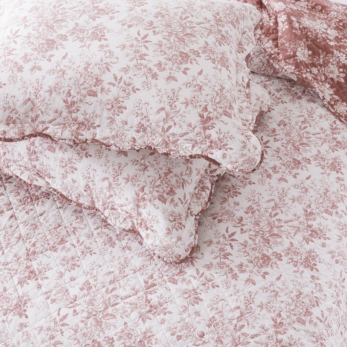 Peony Toile Reversible Cotton Quilt Set