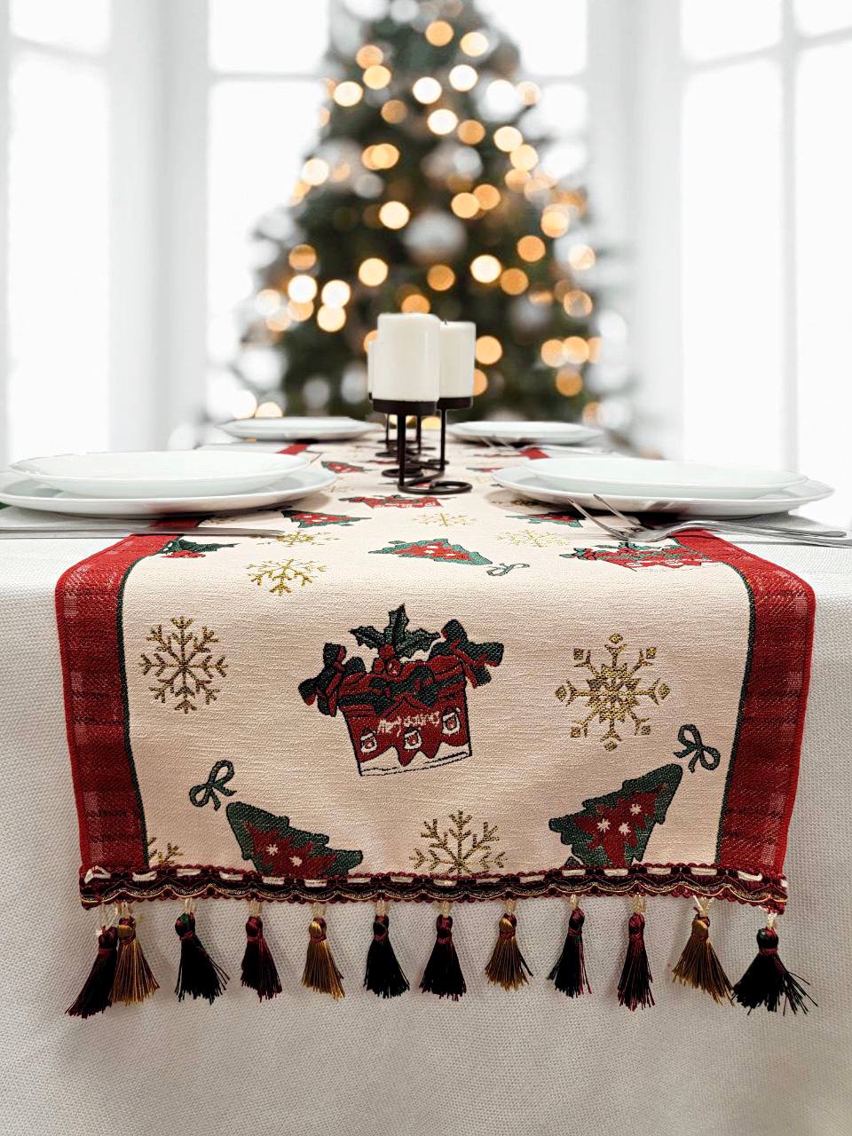 Festive Christmas Presents Table Runner F07M5-10D-1