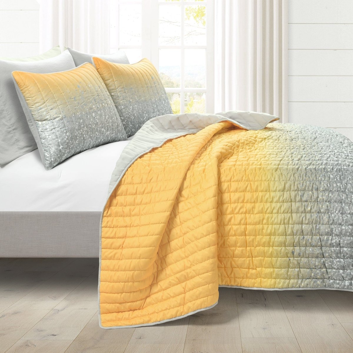 Glitter Ombre Metallic Print Quilt Set With Pillowcases