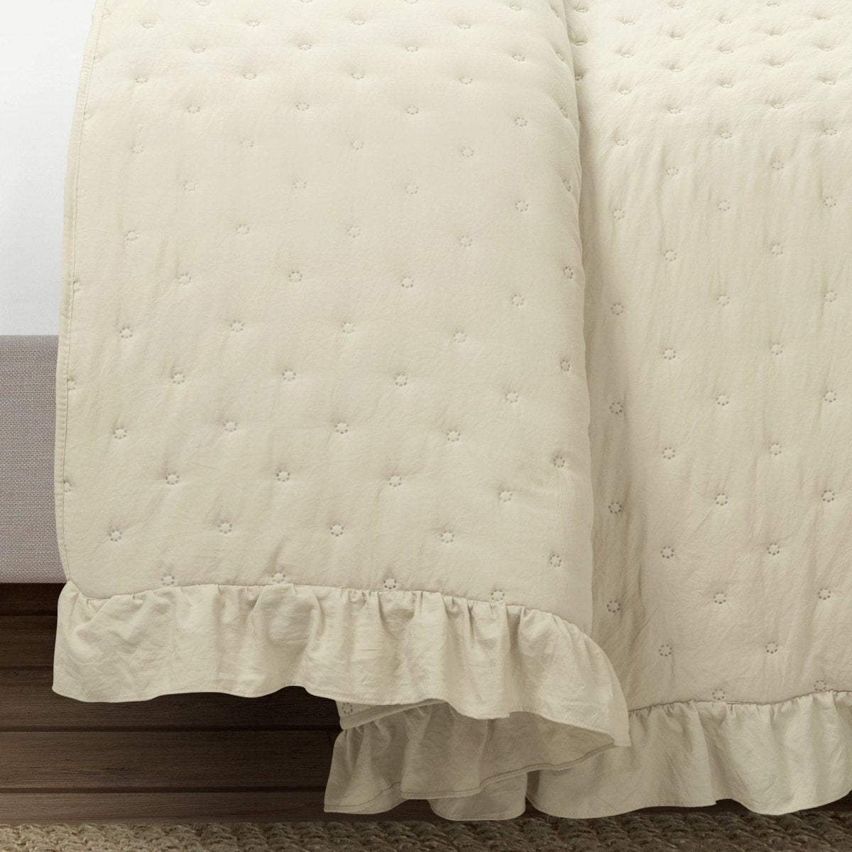 Reyna Ruffle Reversible Oversized 3 Piece Quilt Set