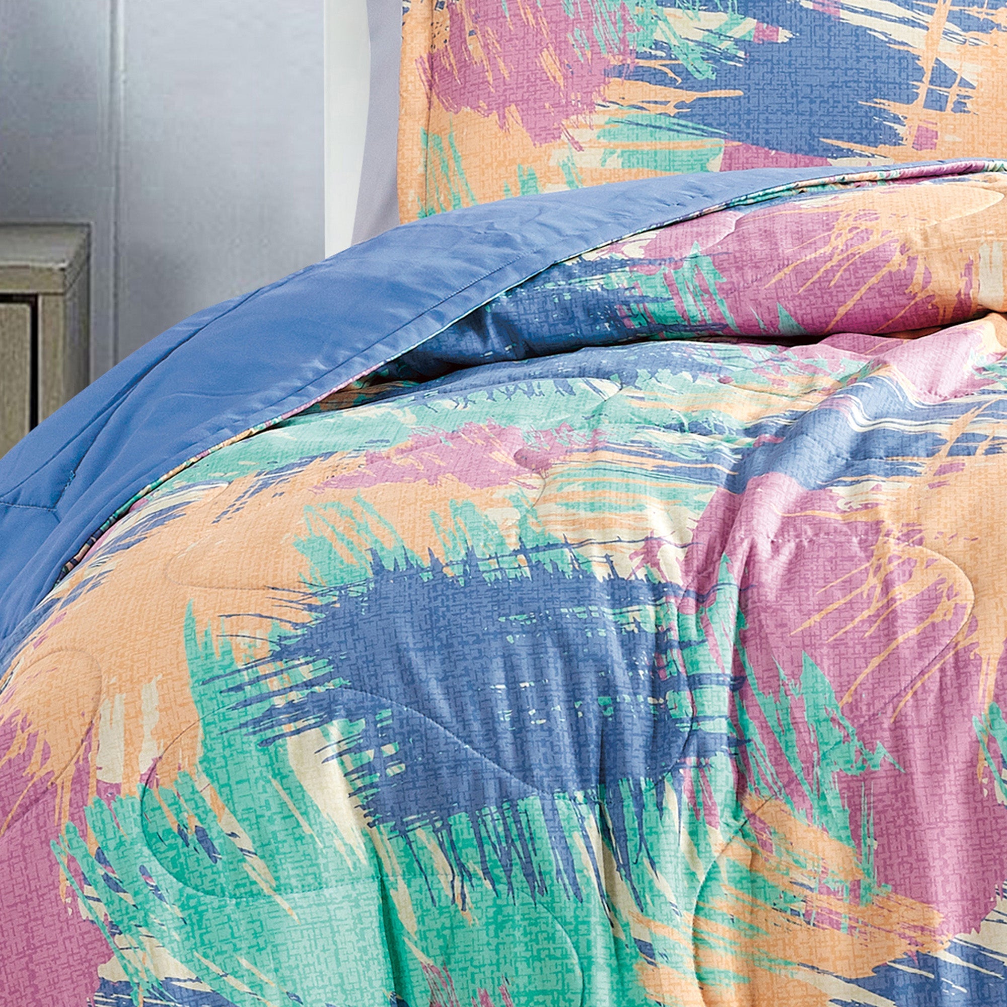 Reversible 3-Piece Abstract Brushstroke Bedspread Set - Quilted Coverlet with Pillow Shams