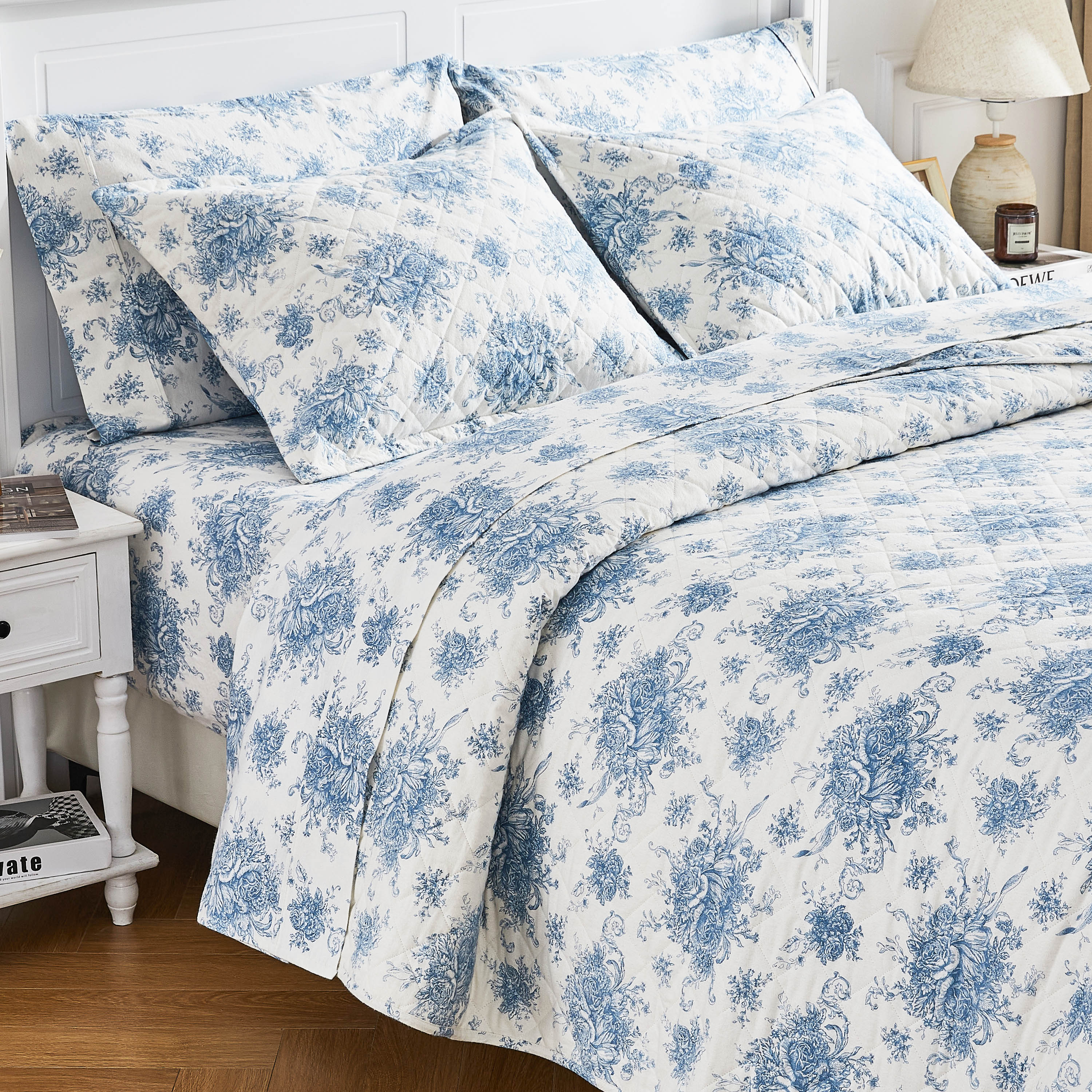 Petit Toile Cotton Flannel Quilt Set