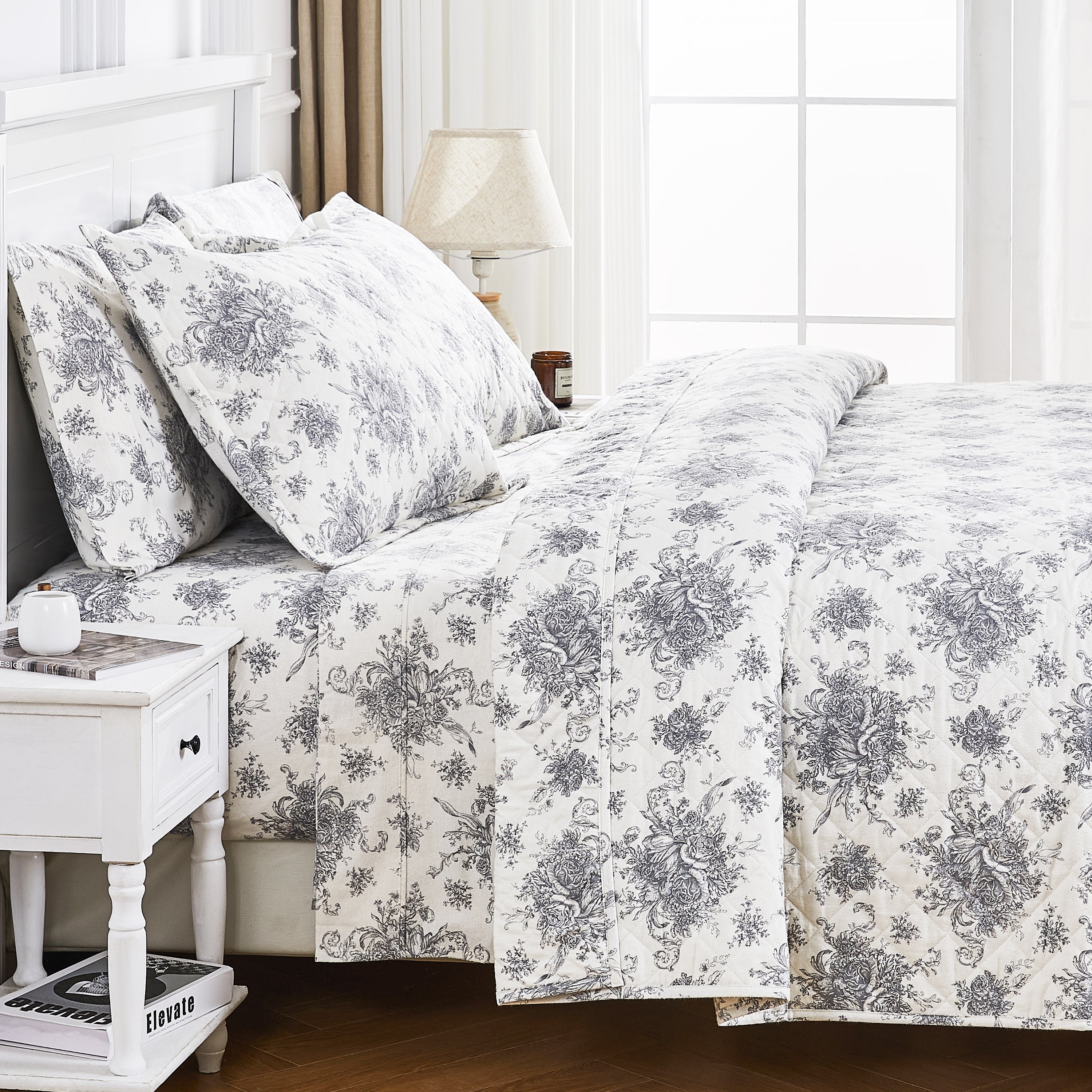 Petit Toile Cotton Flannel Quilt Set