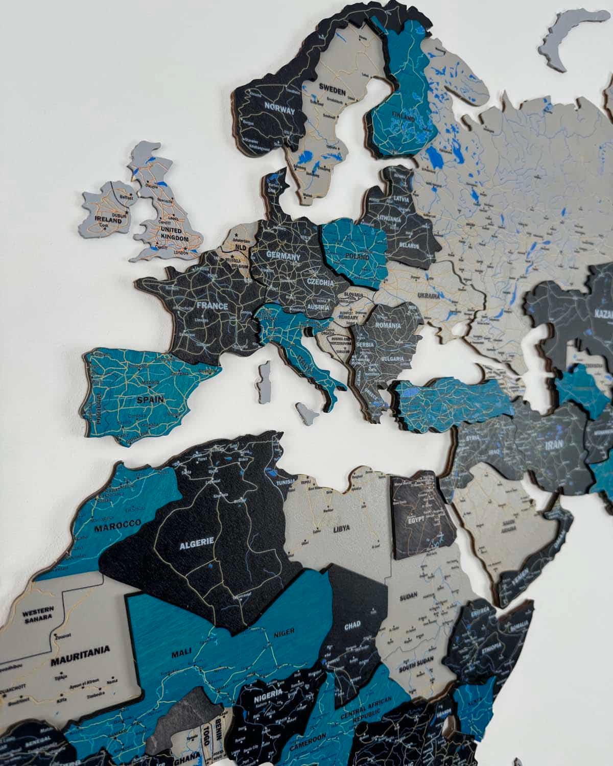 Premium 3d world map made of wood | MIDNIGHT Birdywing® - PRHOMZ