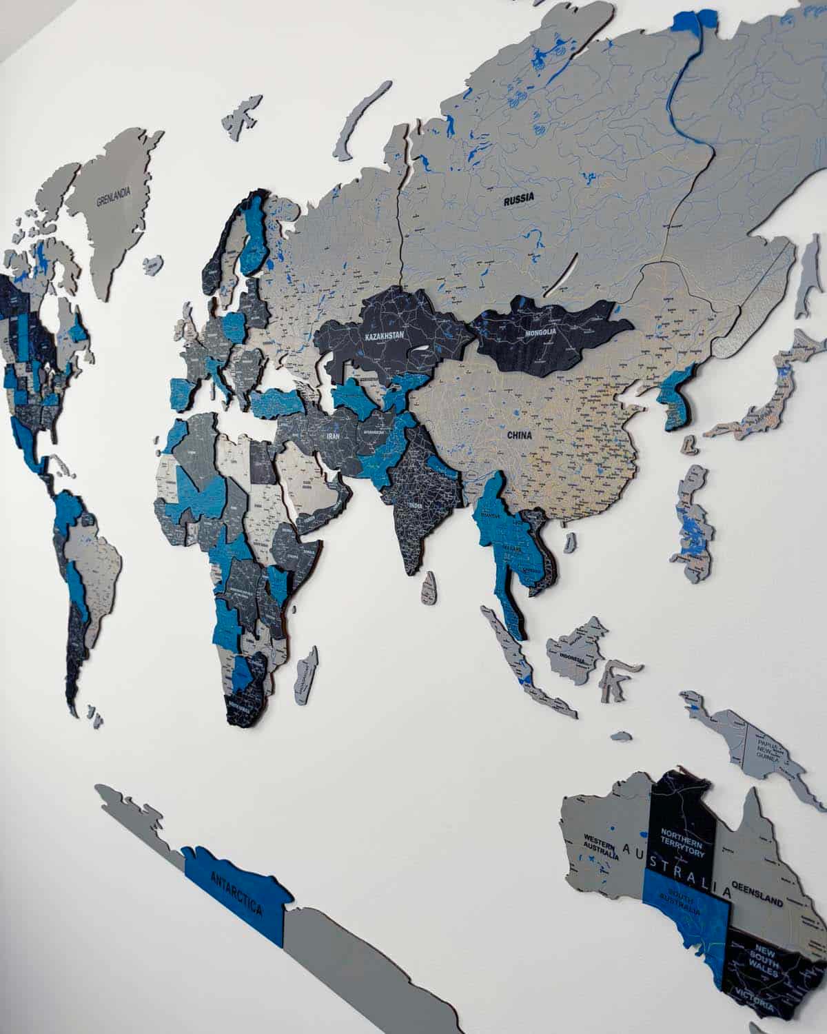 Premium 3d world map made of wood | MIDNIGHT Birdywing® - PRHOMZ