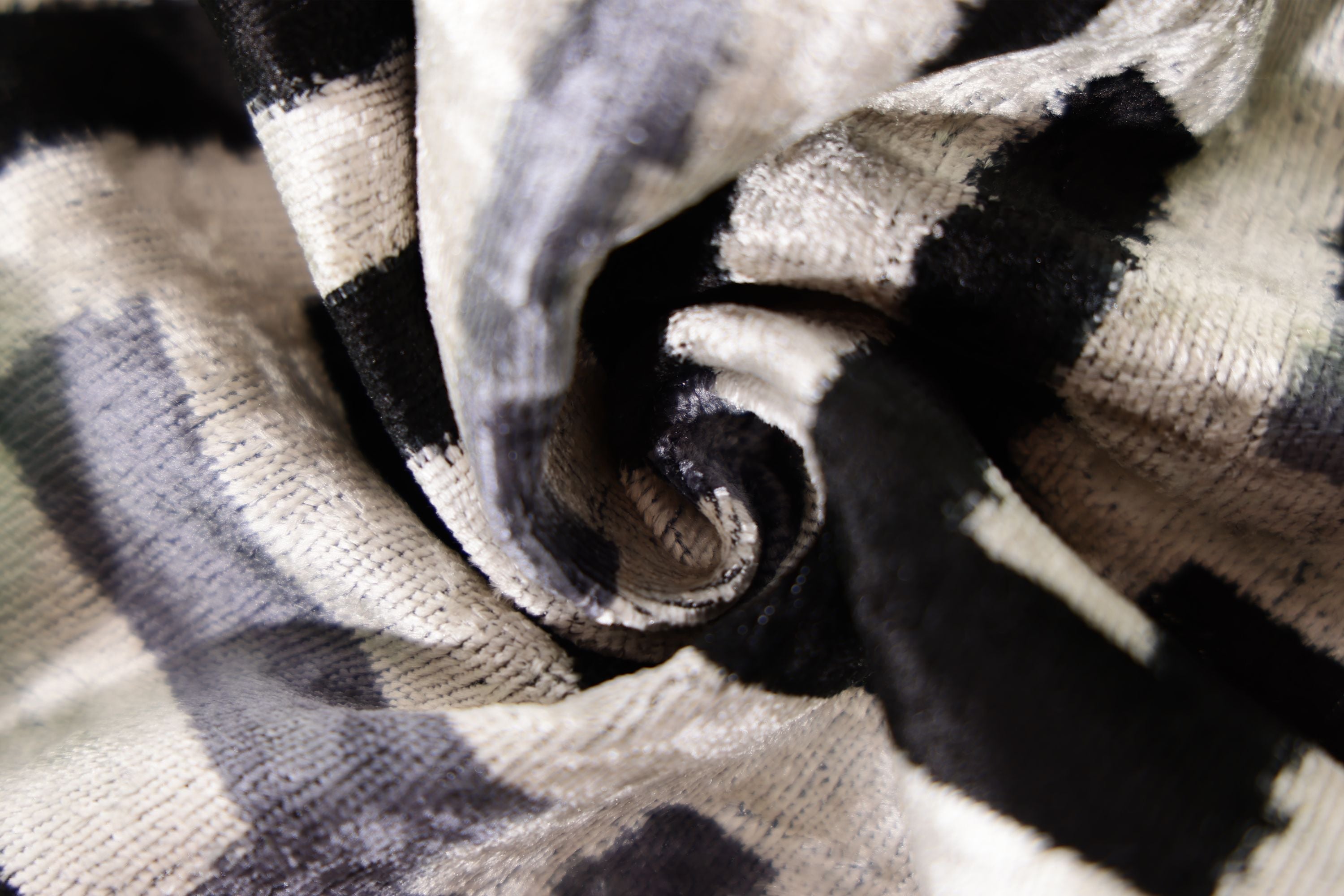 Hand-Knotted Geometric Maze Silk Velvet Pillow - 20x20 Black & Silver