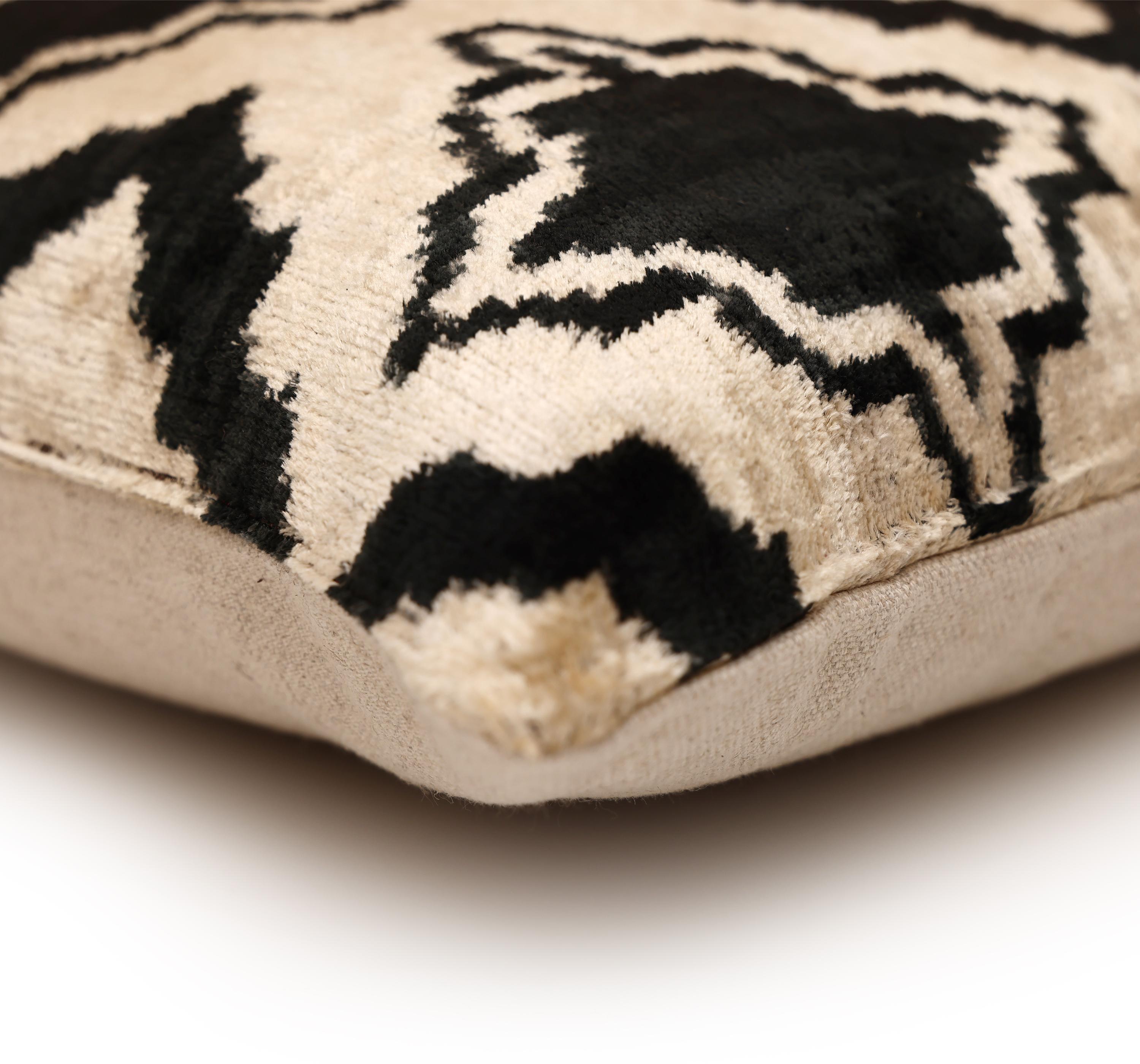 Hand-Knotted Geometric Lattice Silk Velvet Pillow - 20x20 Black & Cream