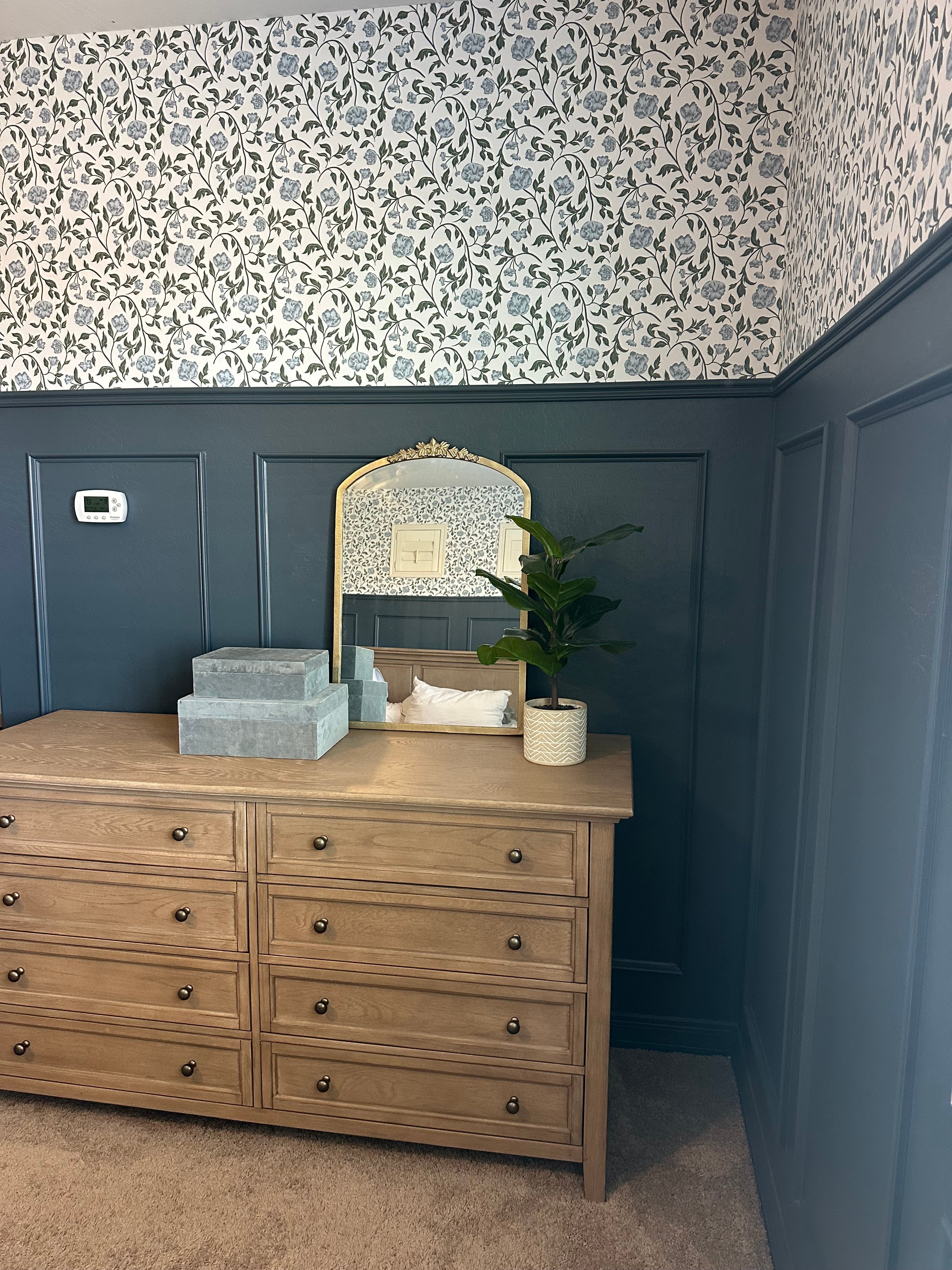 Lillian Wallpaper by Ali Anni