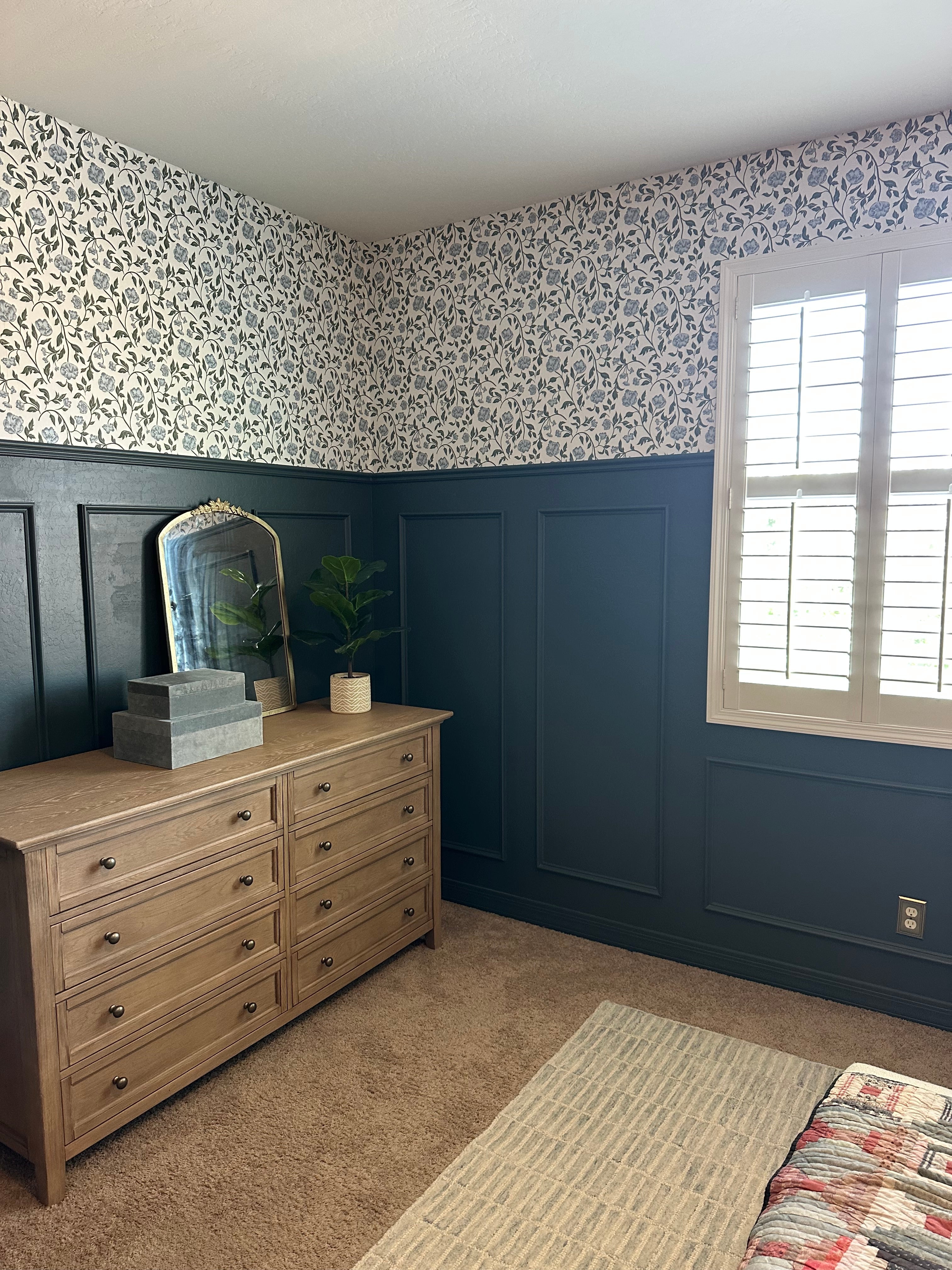 Lillian Wallpaper by Ali Anni