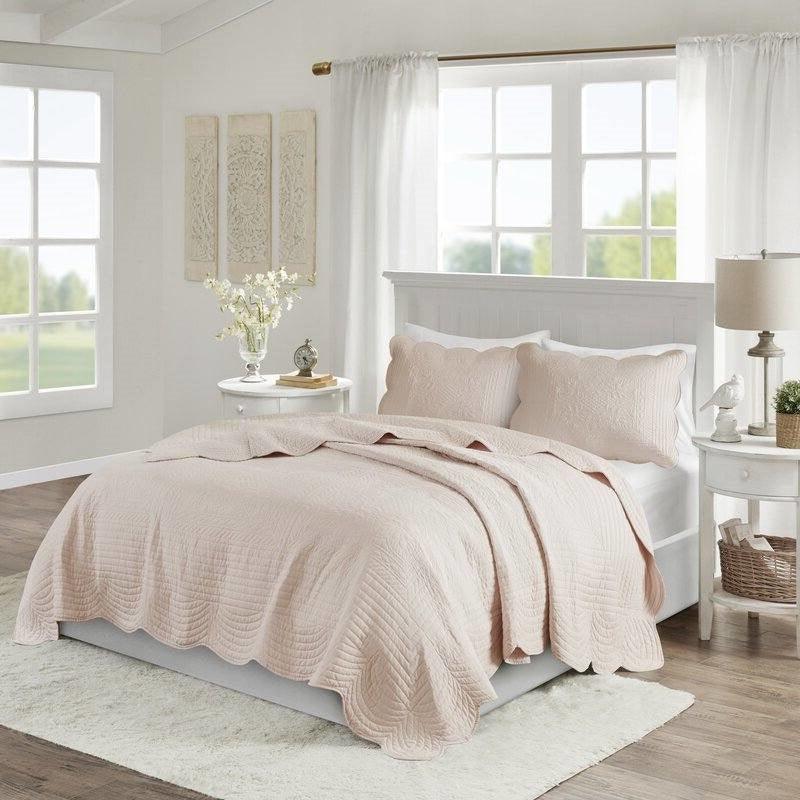 King Size 3 Piece Reversible Scalloped Edges Microfiber Quilt Set in Blush - PRHOMZ