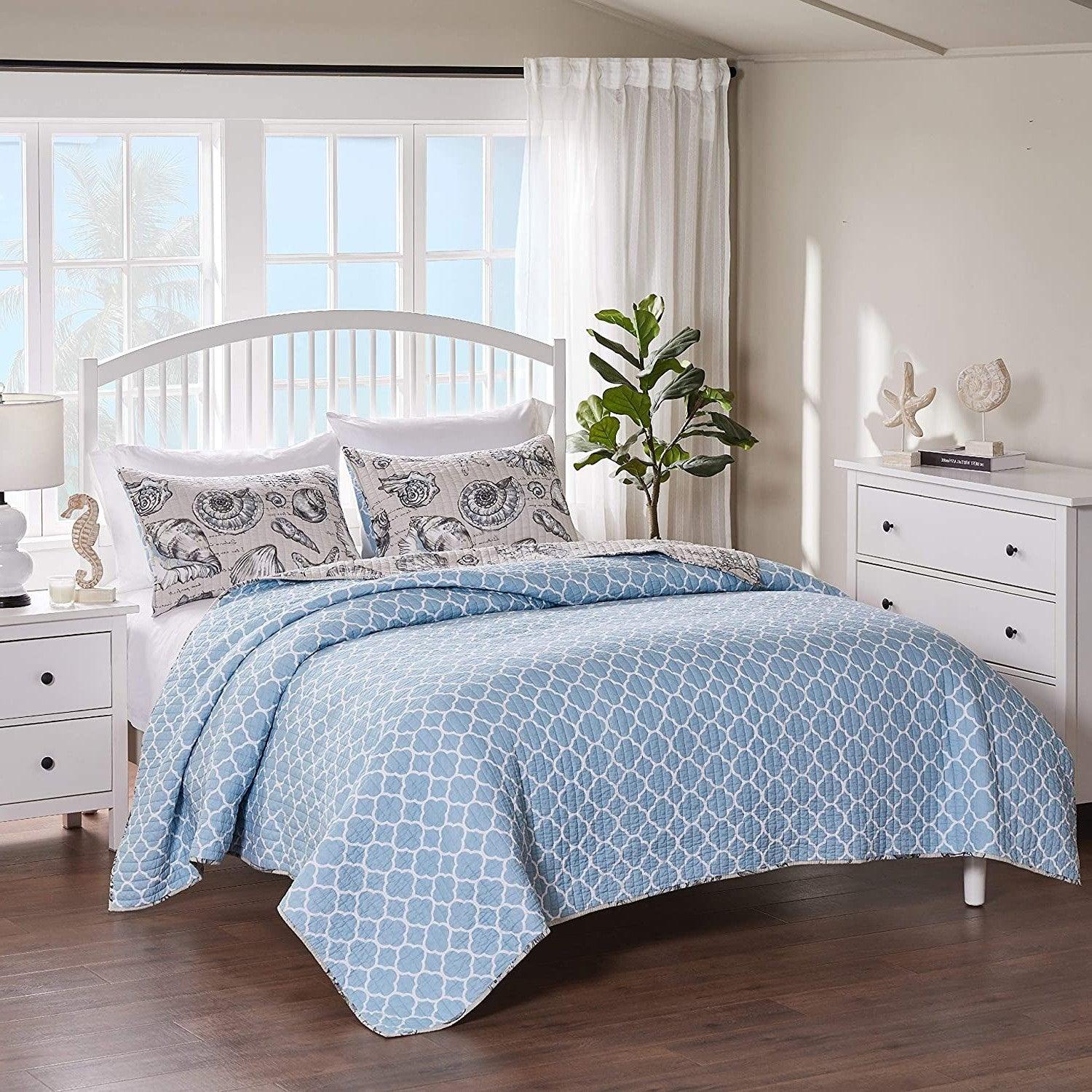 King/CAL King 3 Piece Microfiber Beach Shells Coastal Reversible Quilt Set - PRHOMZ