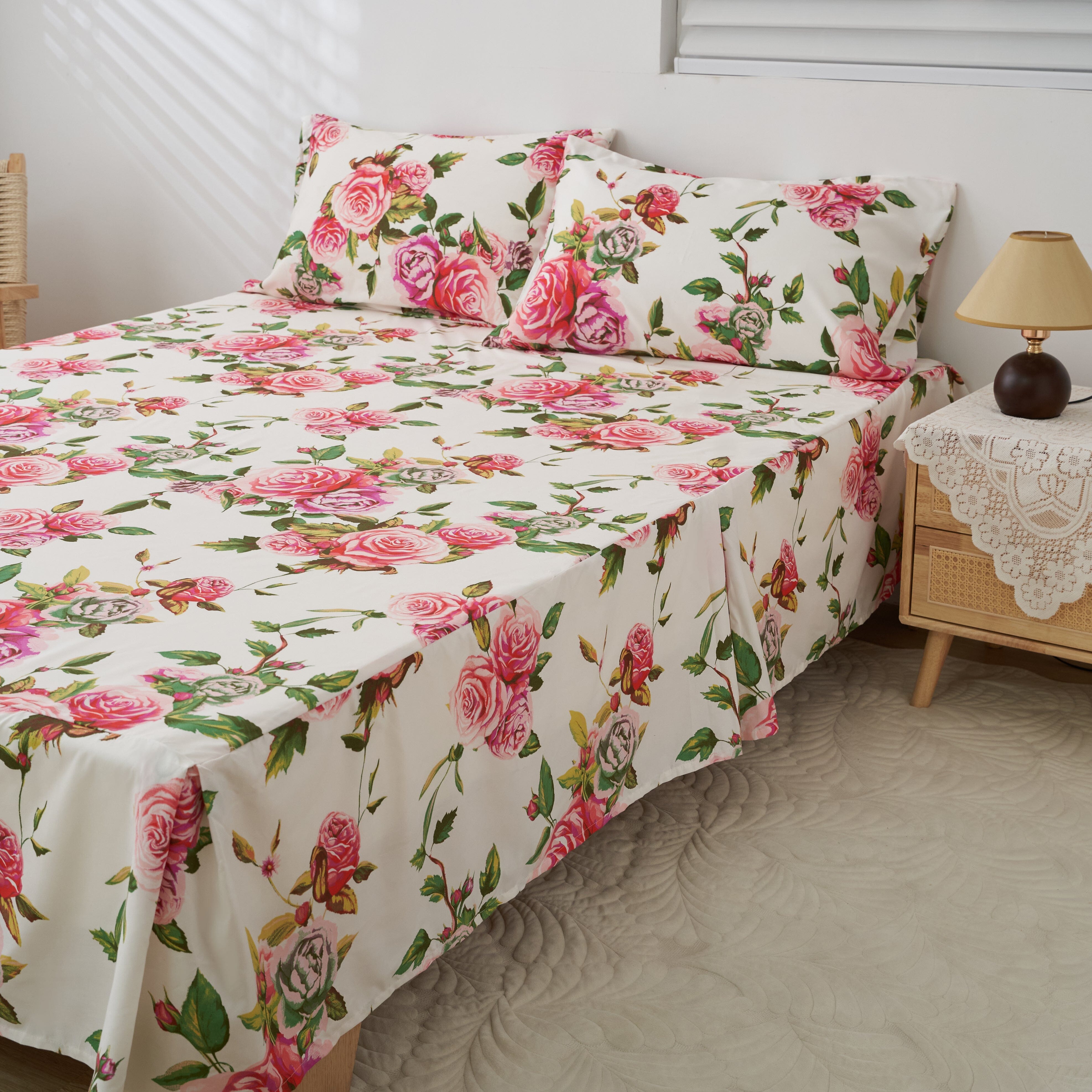 DaDa Bedding Romantic Roses Floral Bed Skirt - Matching Pink & White Ruffled Dust Ruffle for Quilted Coverlet Set - Lightweight & Breathable Polyester Bedskirt