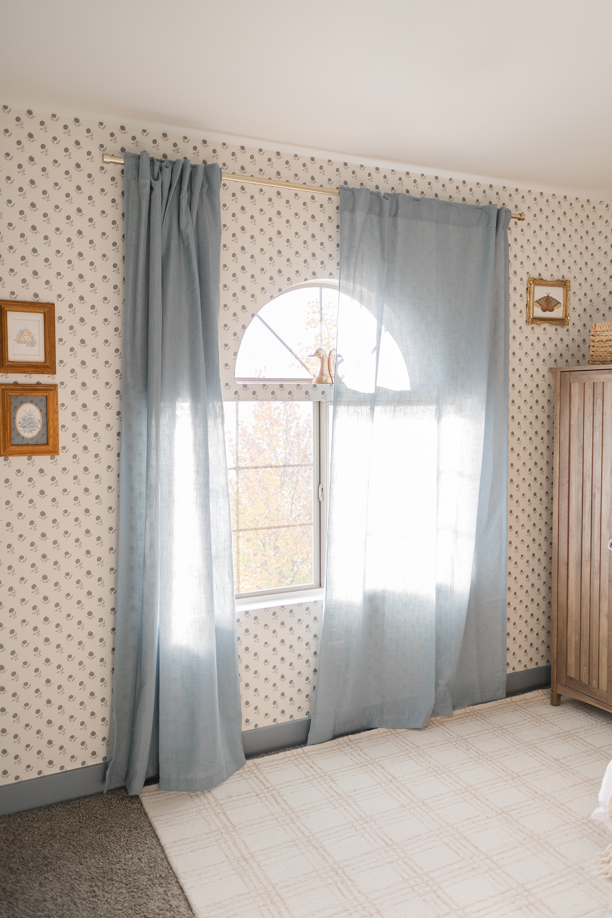 Elle Wallpaper by Ali Anni