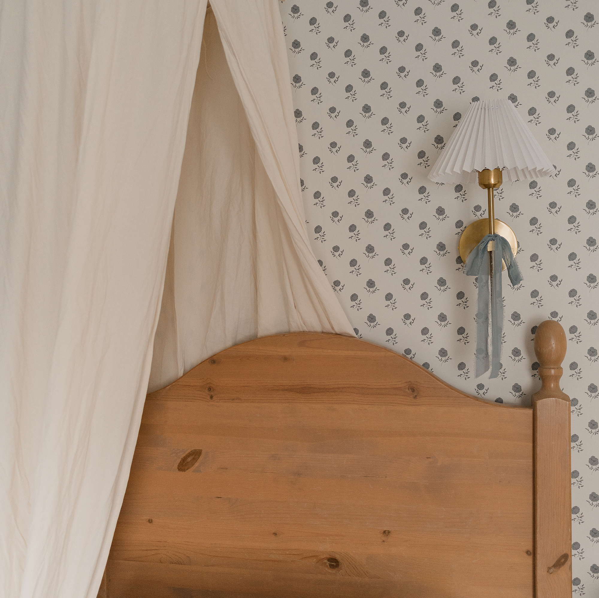 Elle Wallpaper by Ali Anni