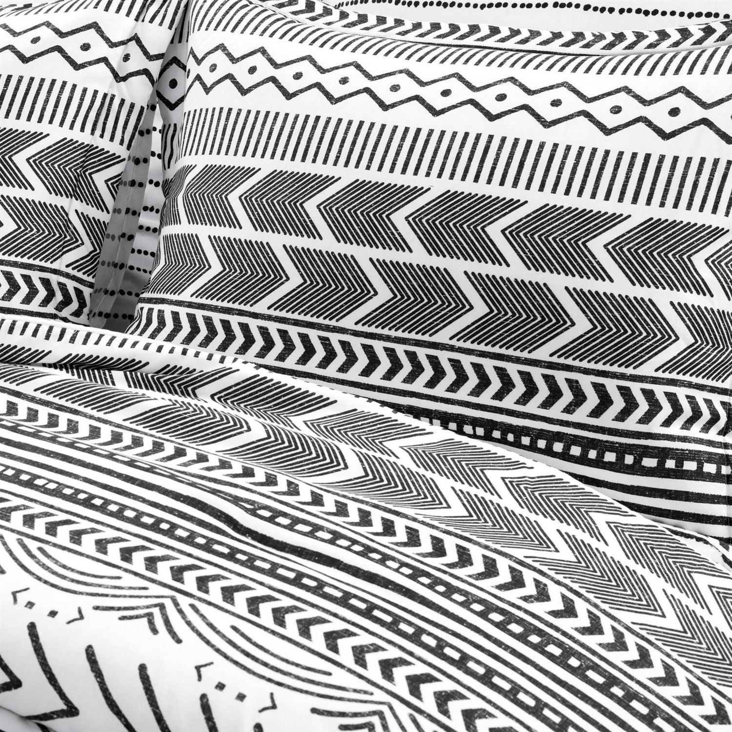 Full/Queen Scandinavian Chevron 5 Piece Black White Lightweight Comforter Set - PRHOMZ