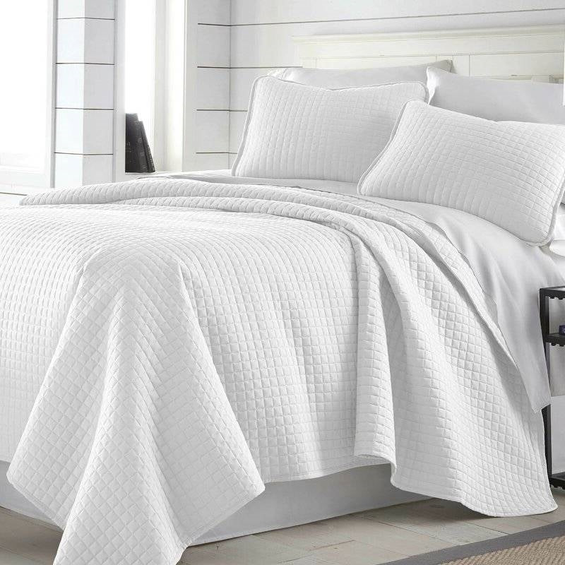 Twin/Twin XL Lightweight White Ultra Soft 2-Piece Microfiber Quilt Set-1