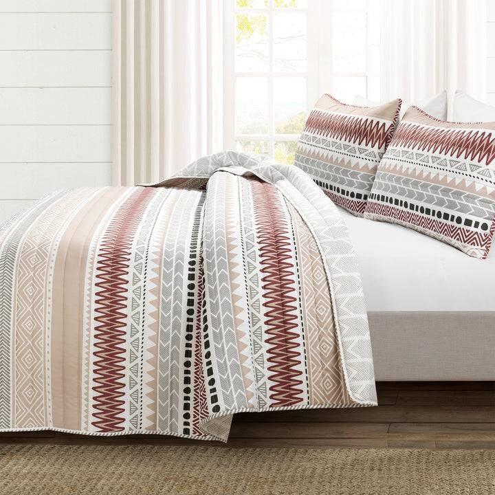 Full/Queen Lightweight Rustic Red Chevron Stripe Reversible 3 Piece Quilt Set - PRHOMZ