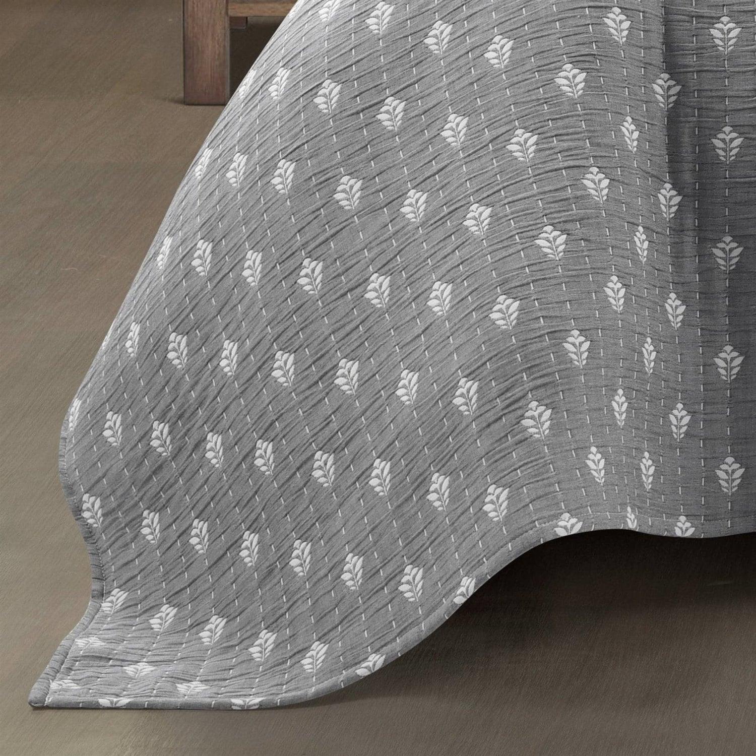 King size 3-Piece Reversible Cotton Yarn Woven Quilt Set in Grey and White - PRHOMZ