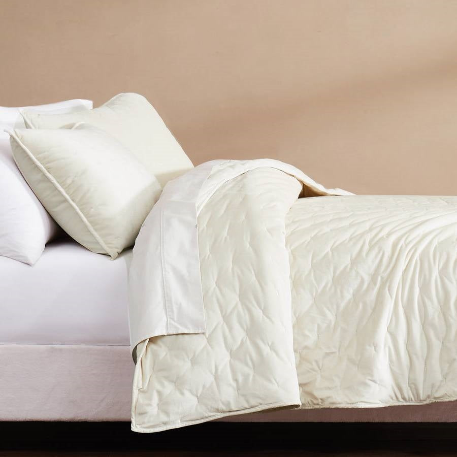 Full / Queen 3-Piece Cream Velvet Embroidered Super Soft Quilt Set-3