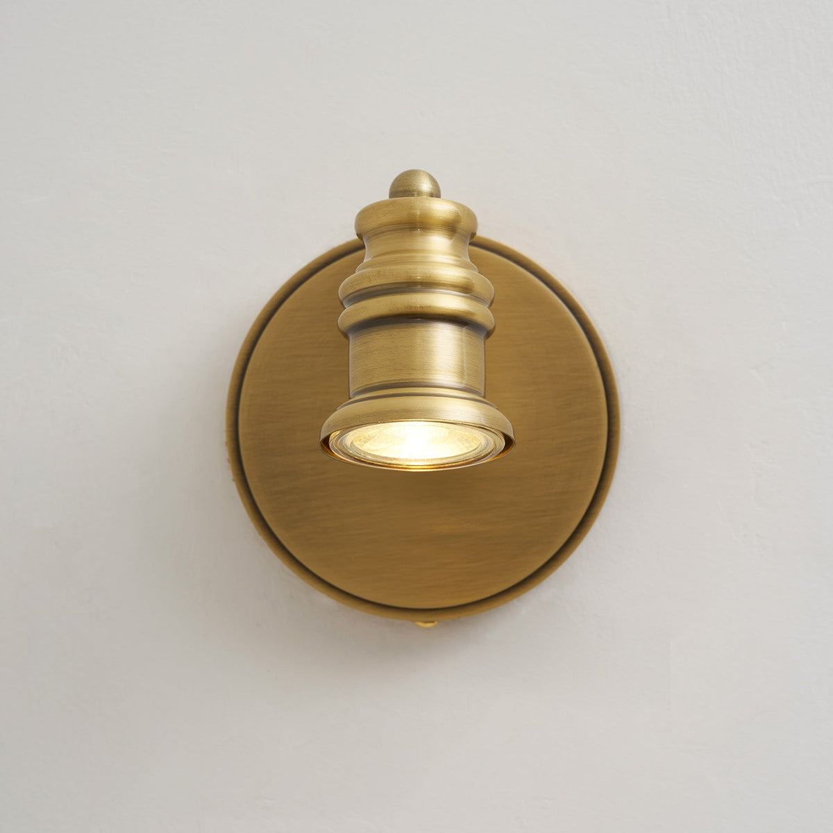Vantage Series | Brass Linear Spotlight Bar with MR16 LED Heads for Vanity Lighting