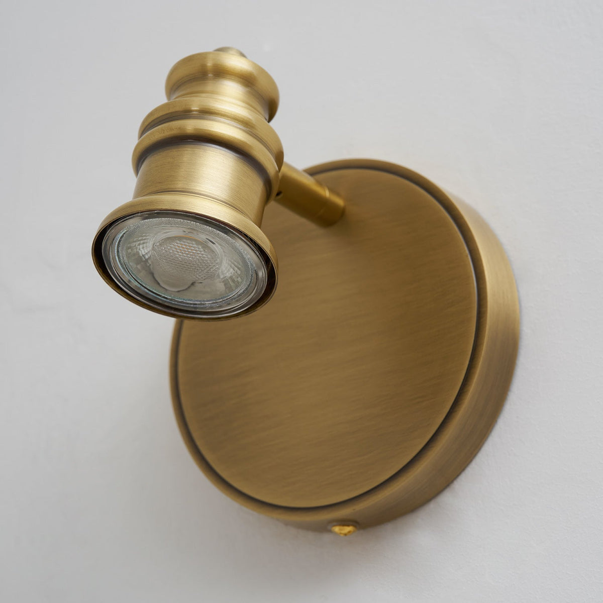 Vantage Series | Brass Linear Spotlight Bar with MR16 LED Heads for Vanity Lighting