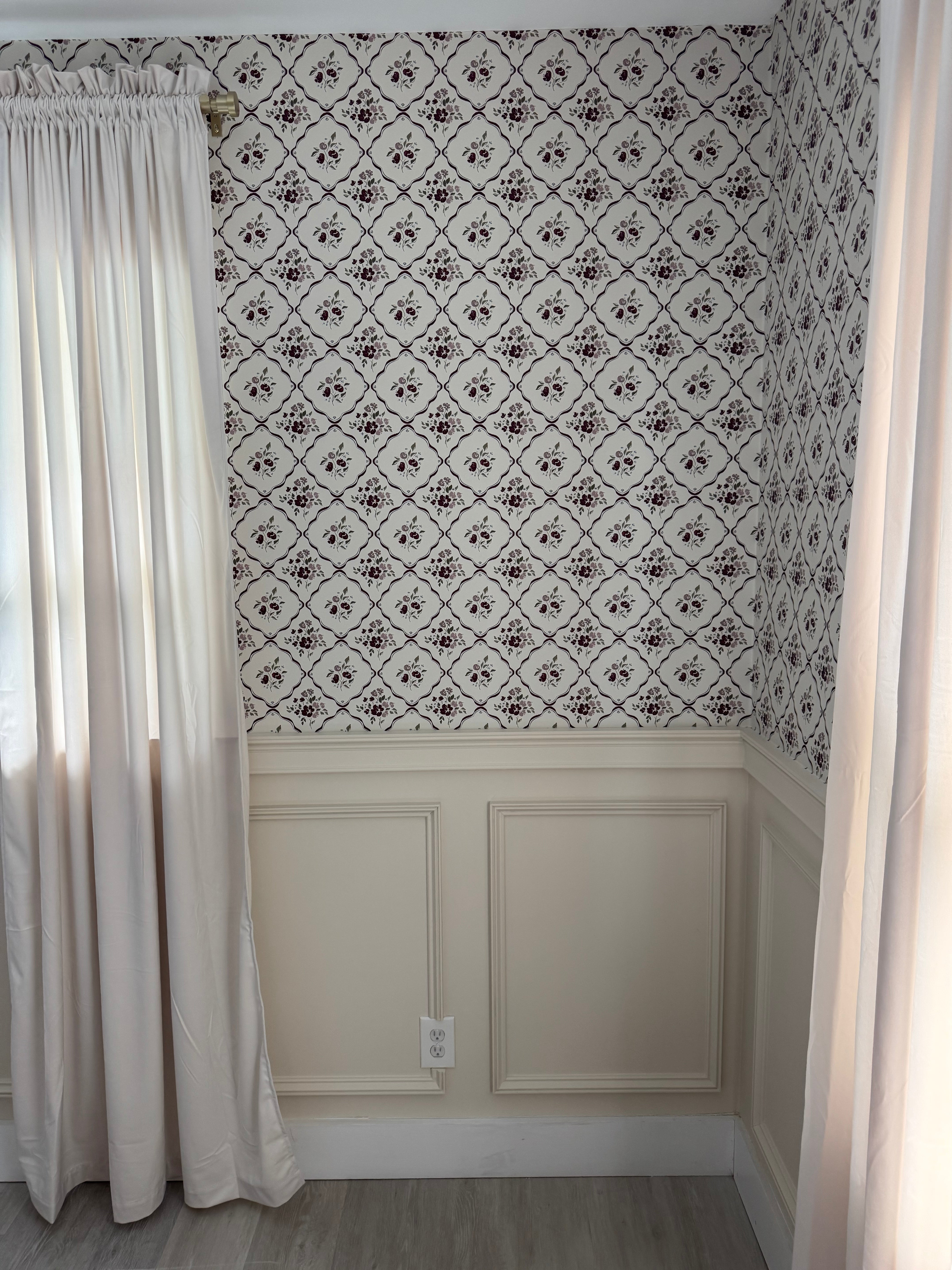 Nina Wallpaper by Ali Anni