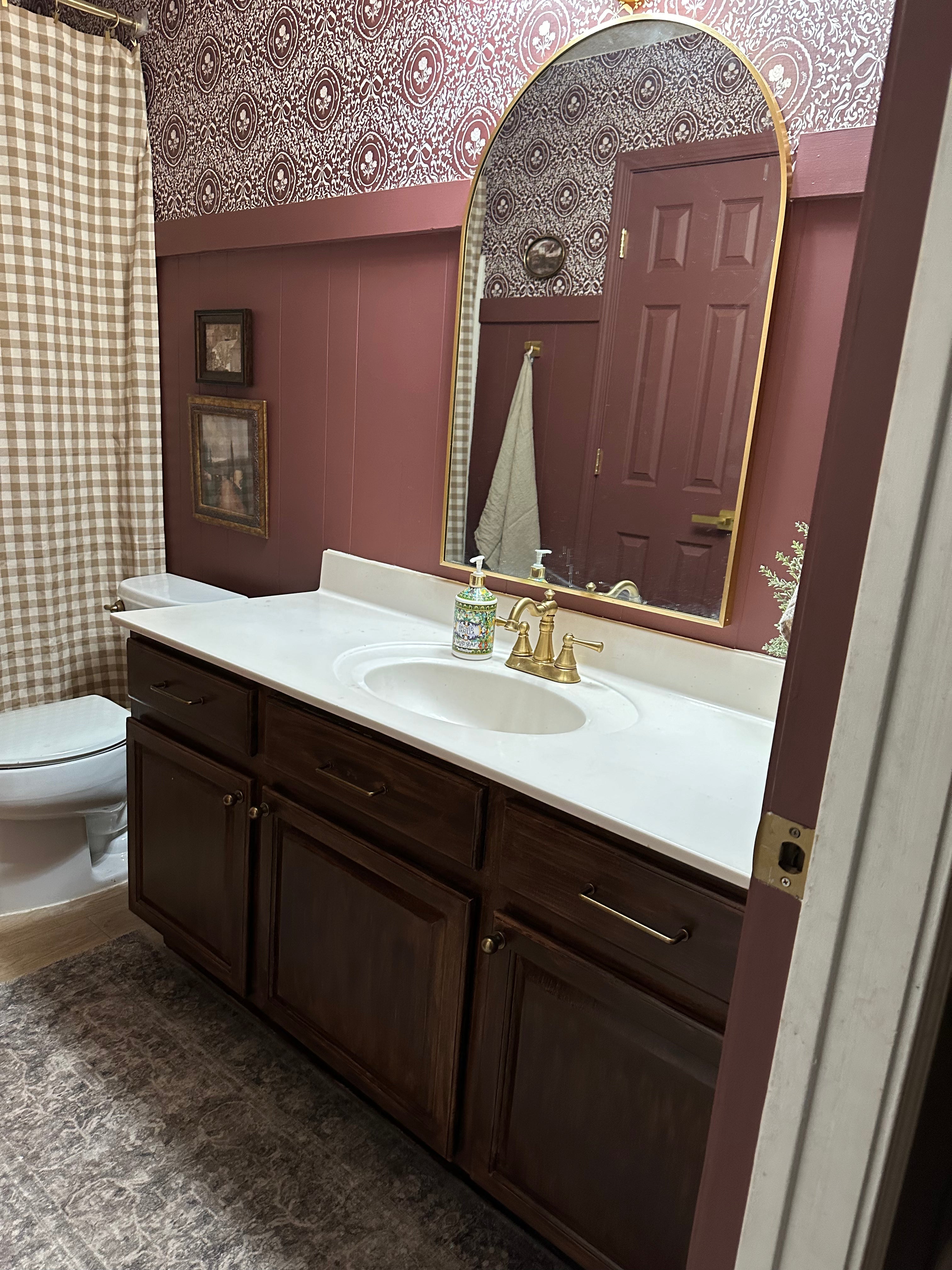 Louise Wallpaper by Ali Anni