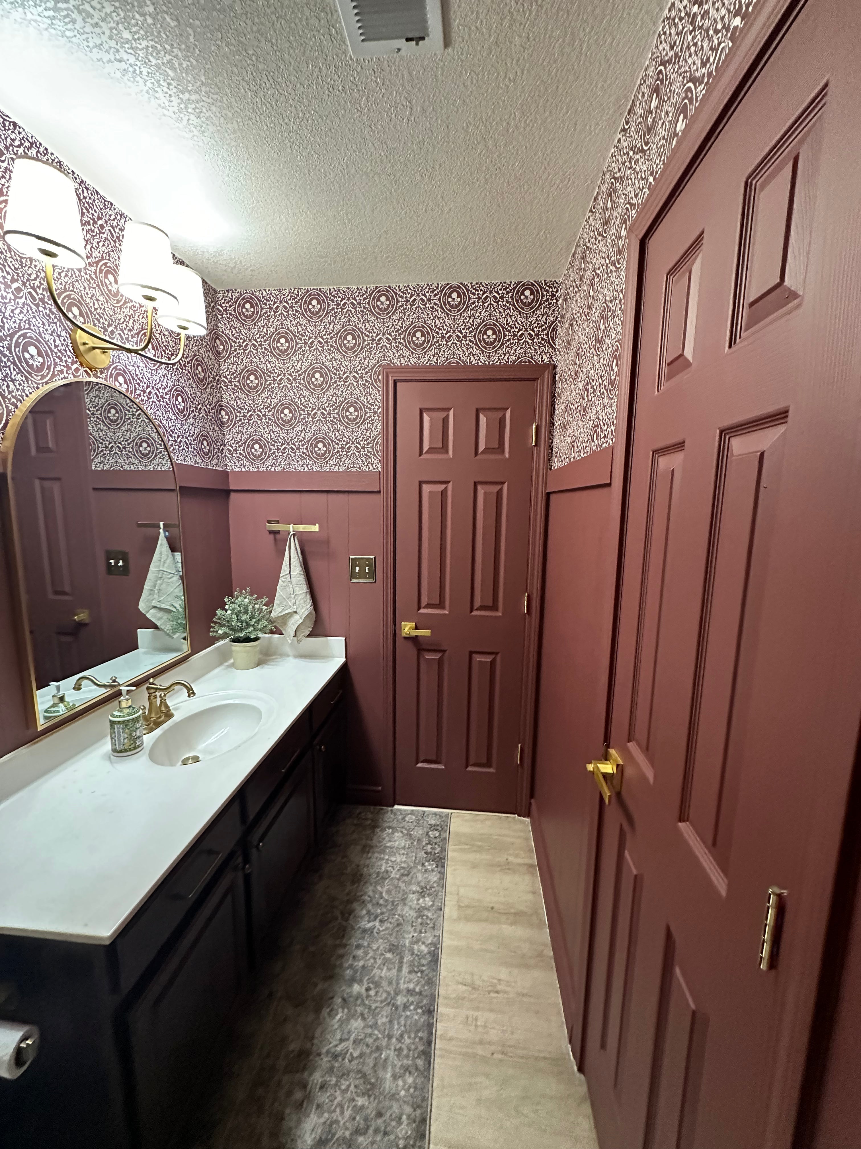 Louise Wallpaper by Ali Anni