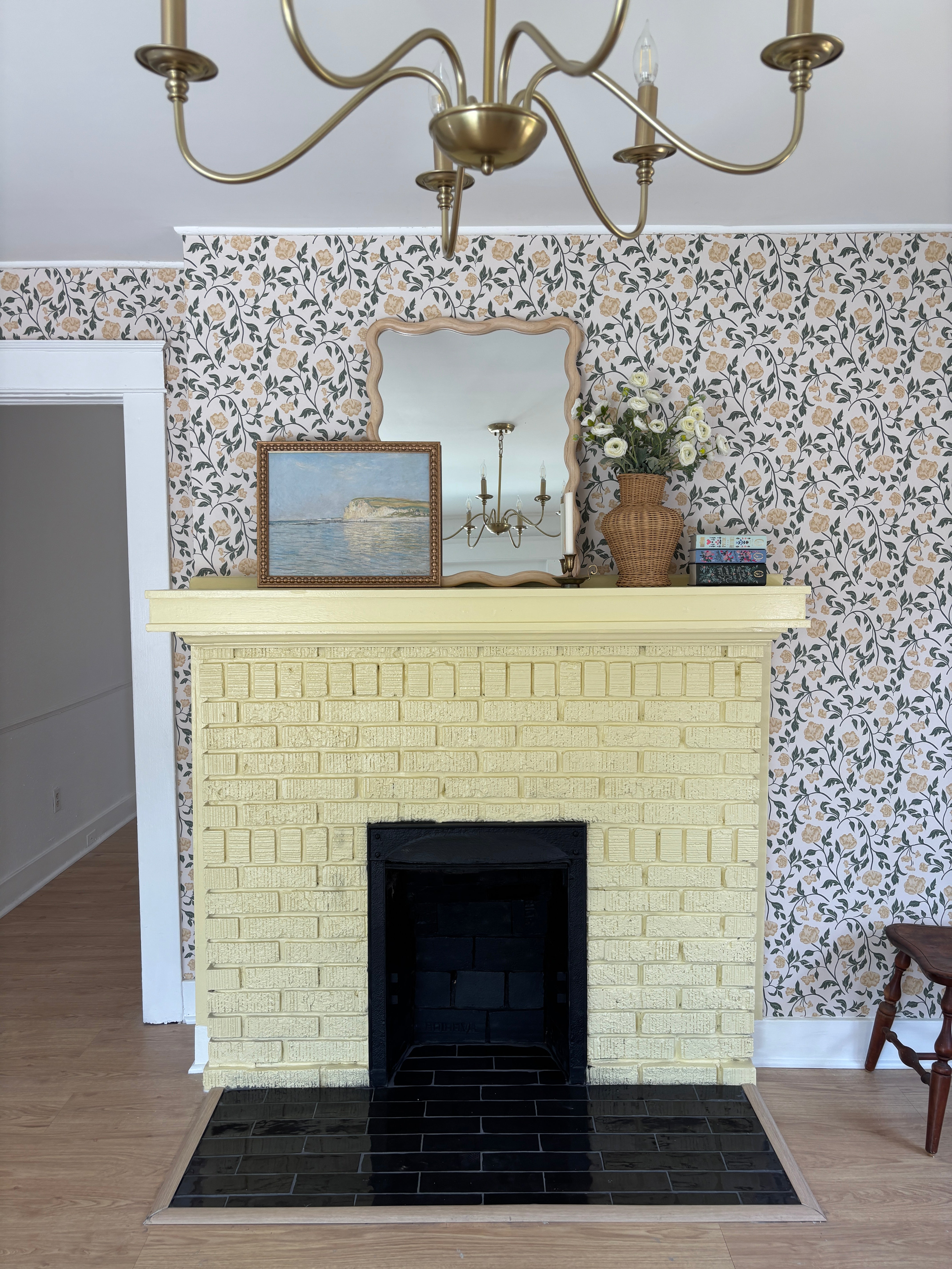 Lillian Wallpaper by Ali Anni