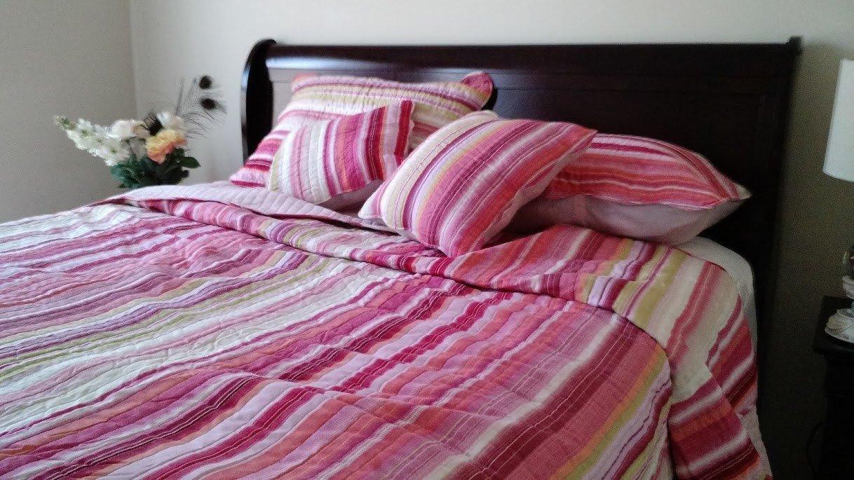 Lovely Stunning Stripes Red & Pink Reversible Quilted Coverlet Bedspread Set