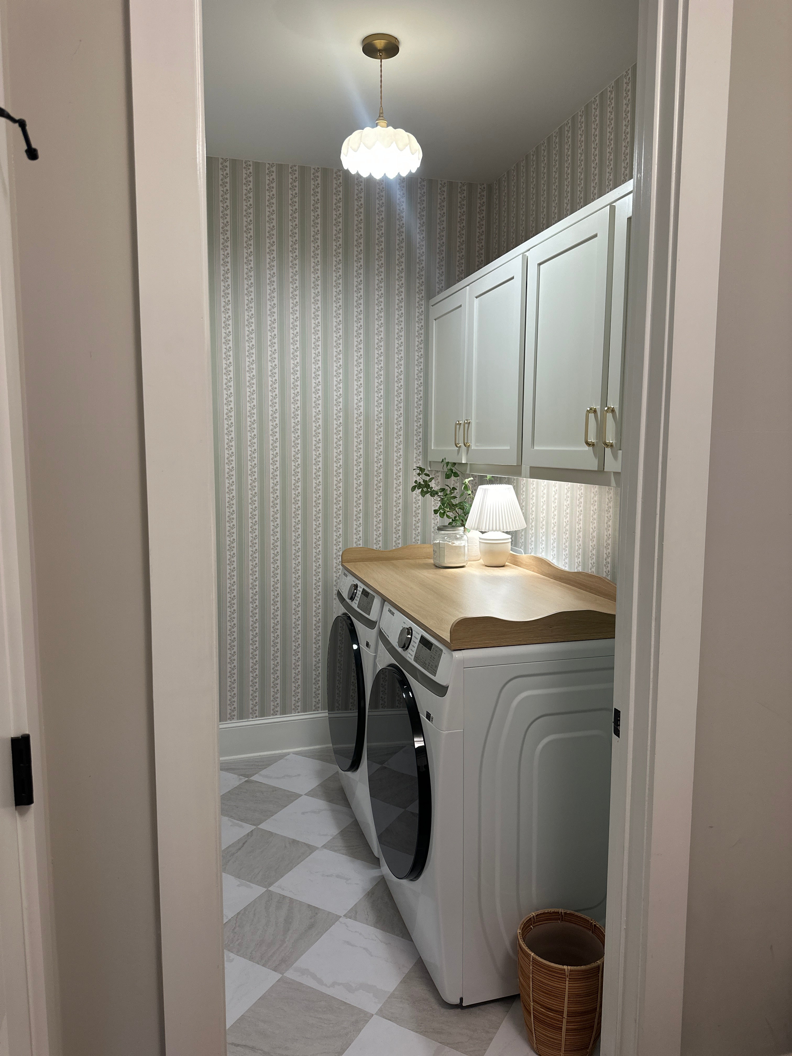 Auggie Wallpaper by Bloomery Decor