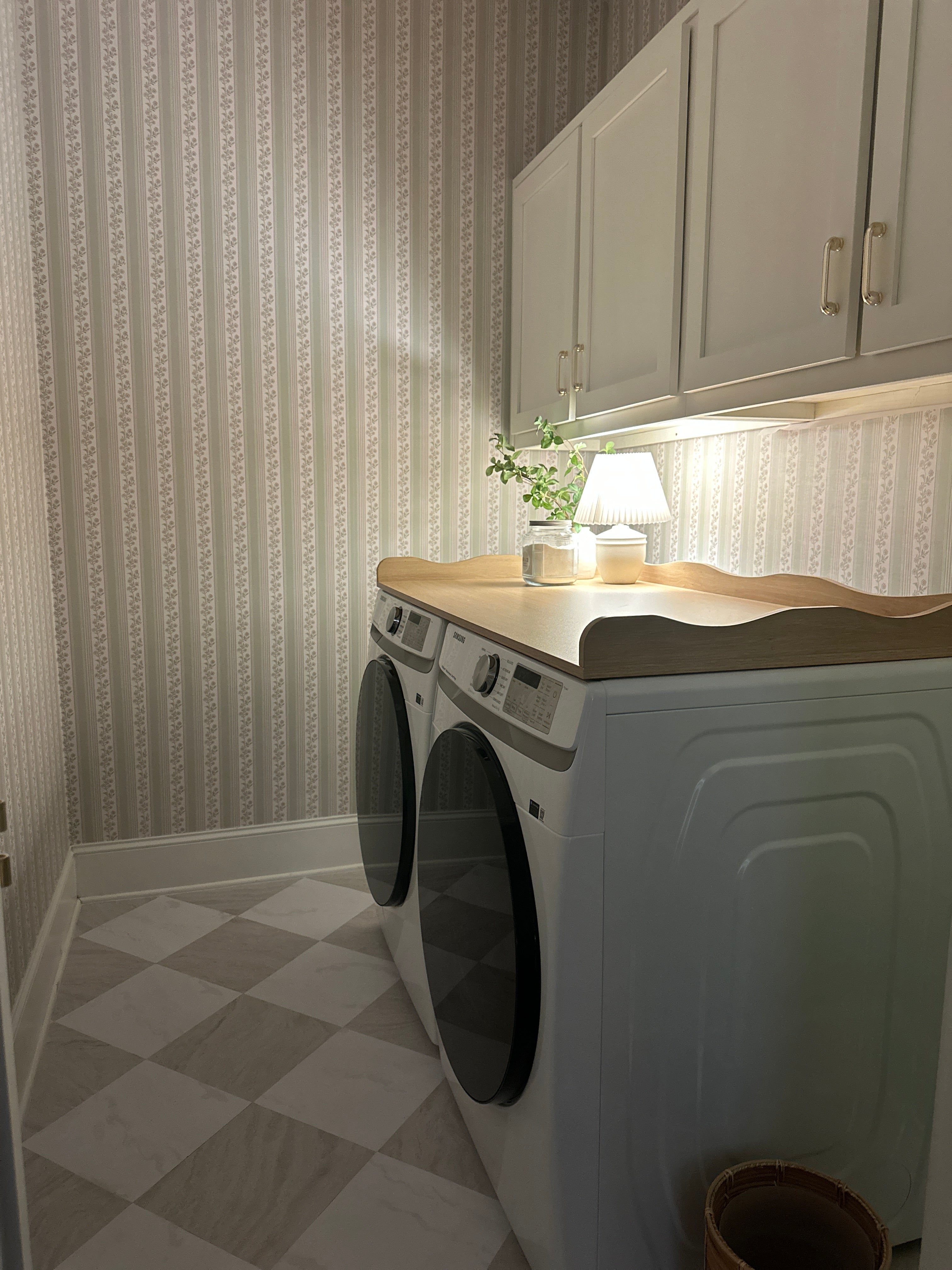 Auggie Wallpaper by Bloomery Decor