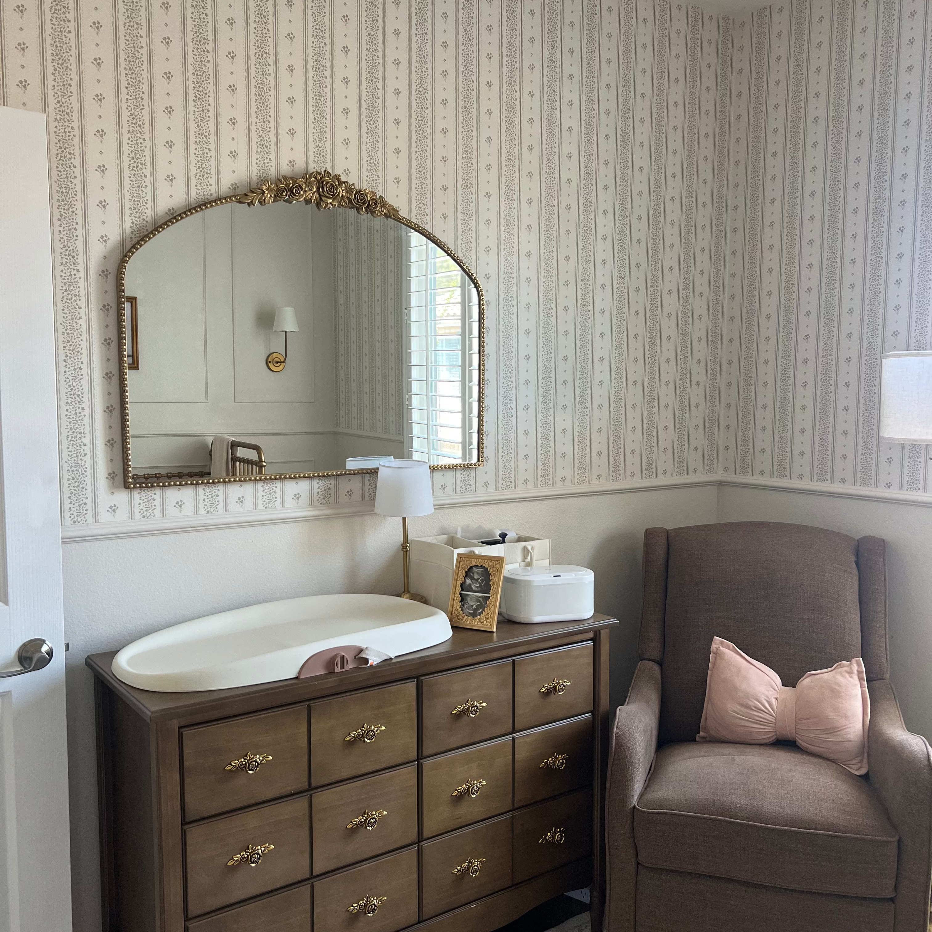 Lyla Wallpaper by Ali Anni