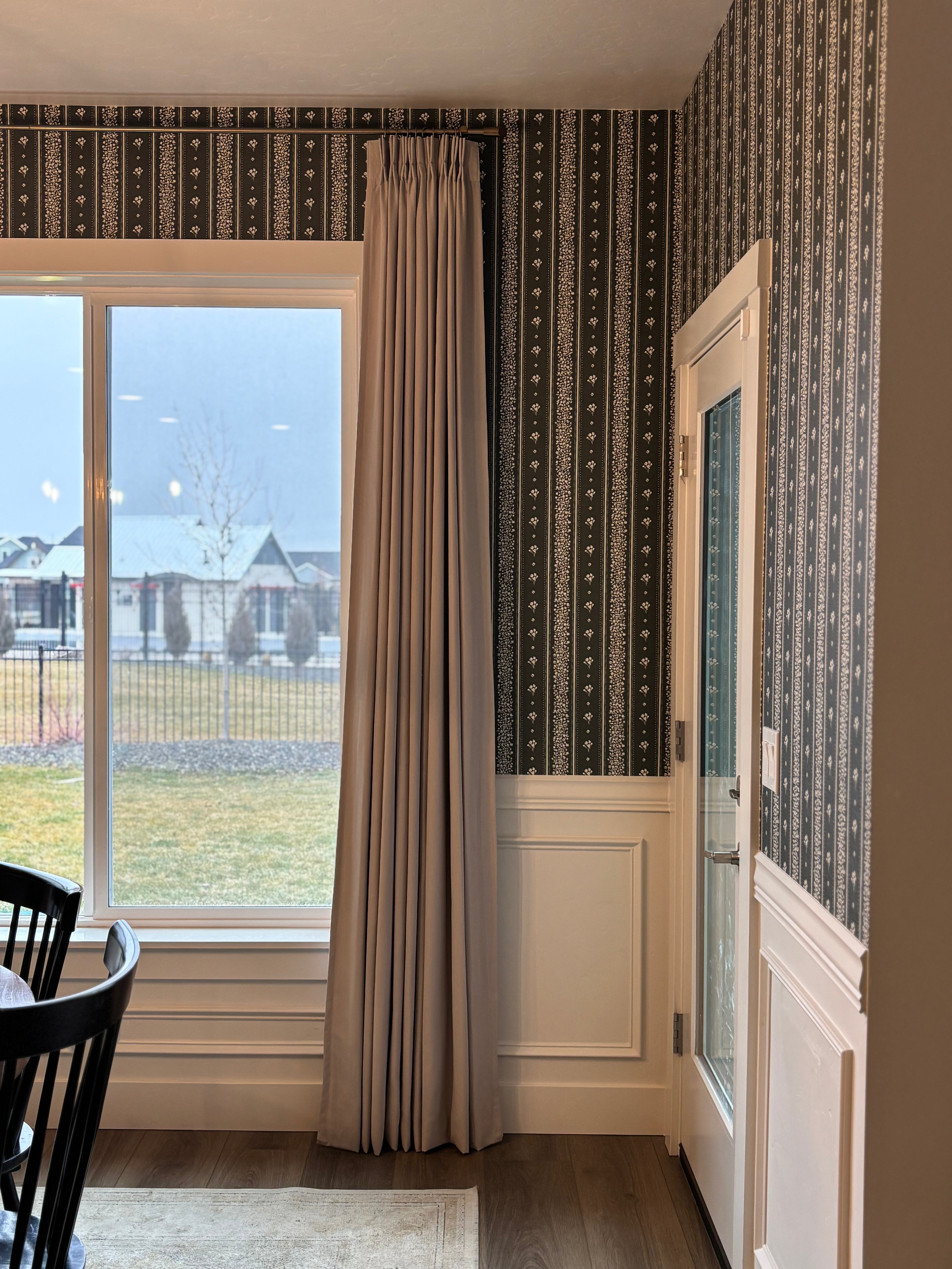 Lyla Wallpaper by Ali Anni