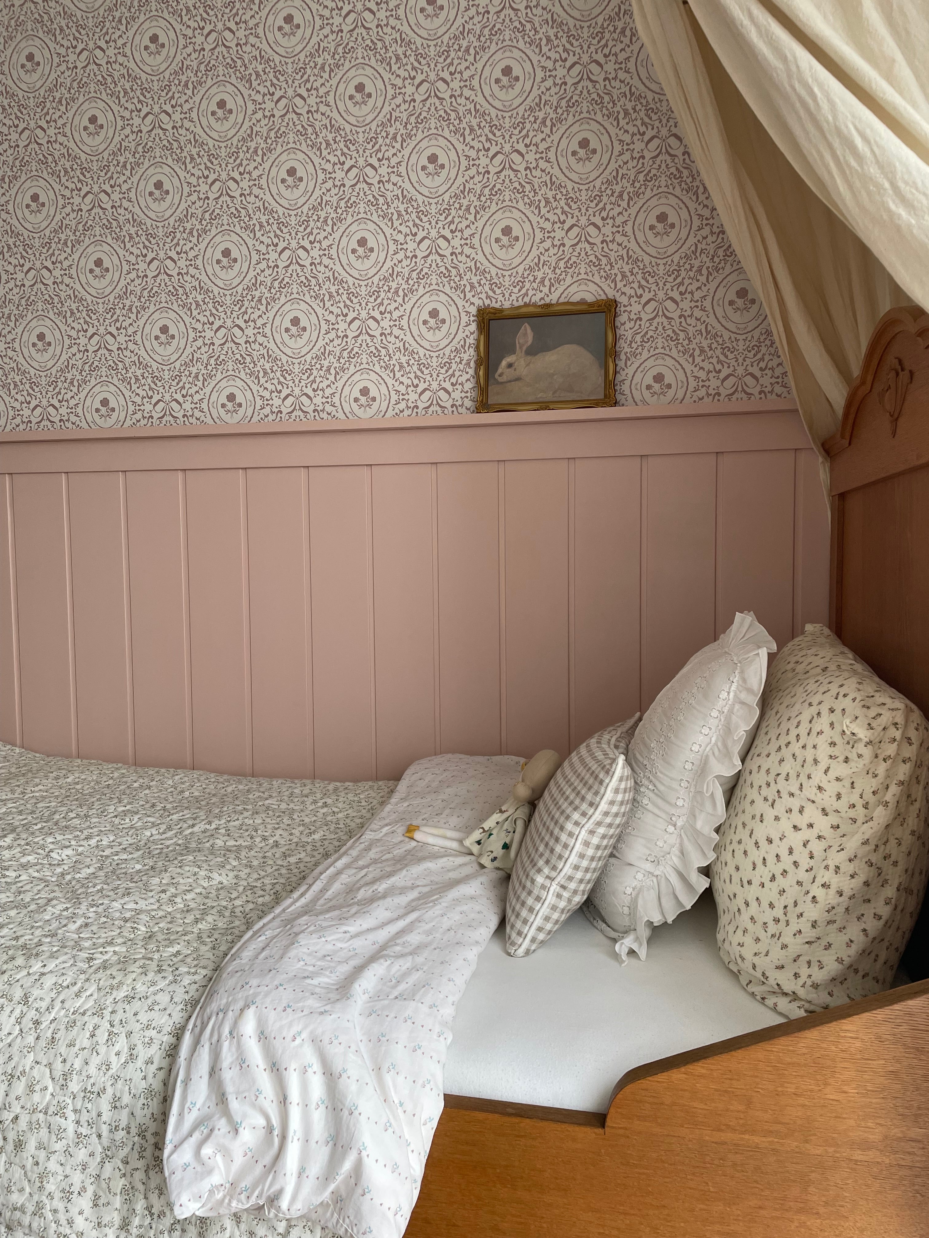 Louise Wallpaper by Ali Anni