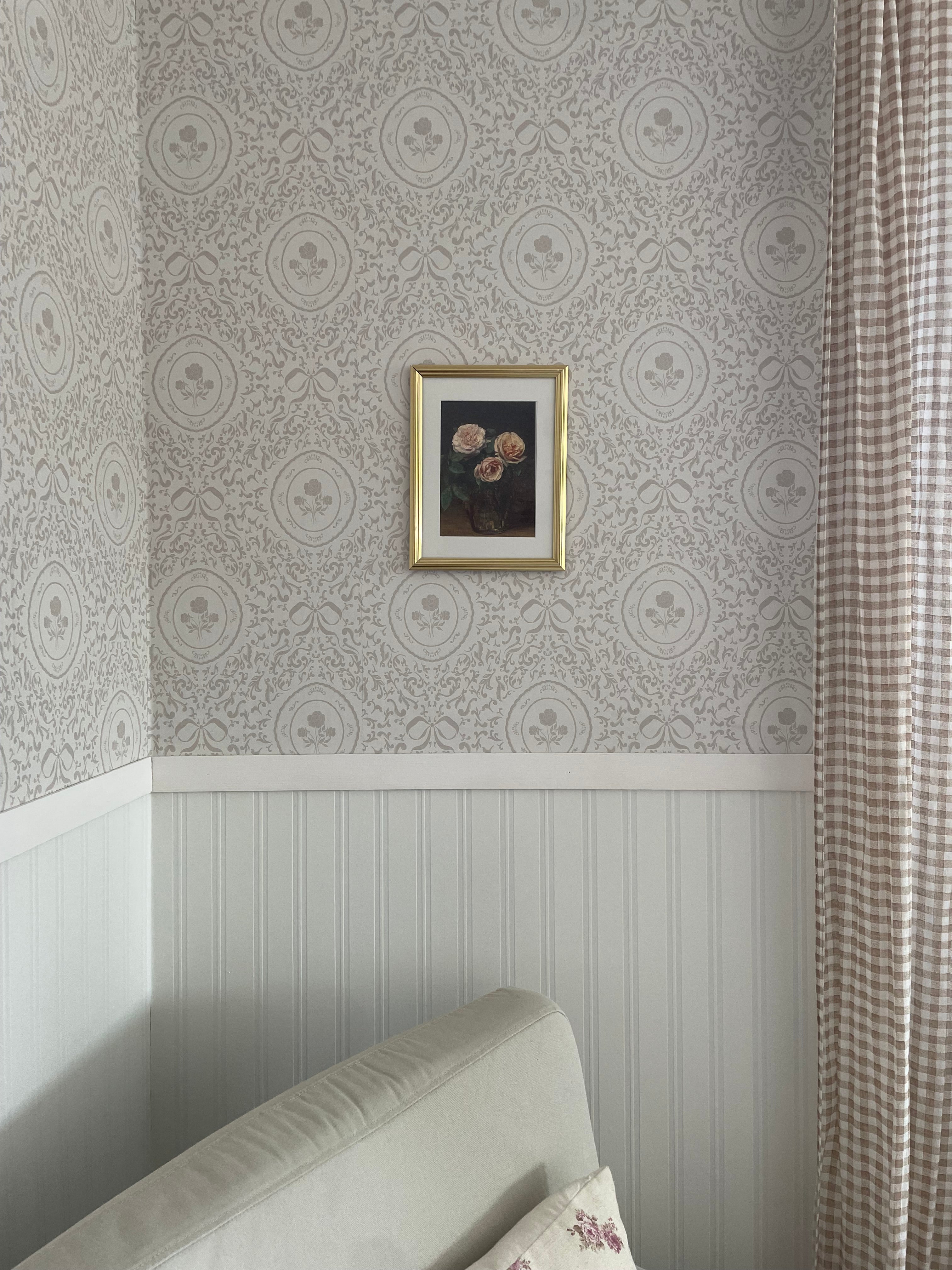 Louise Wallpaper by Ali Anni