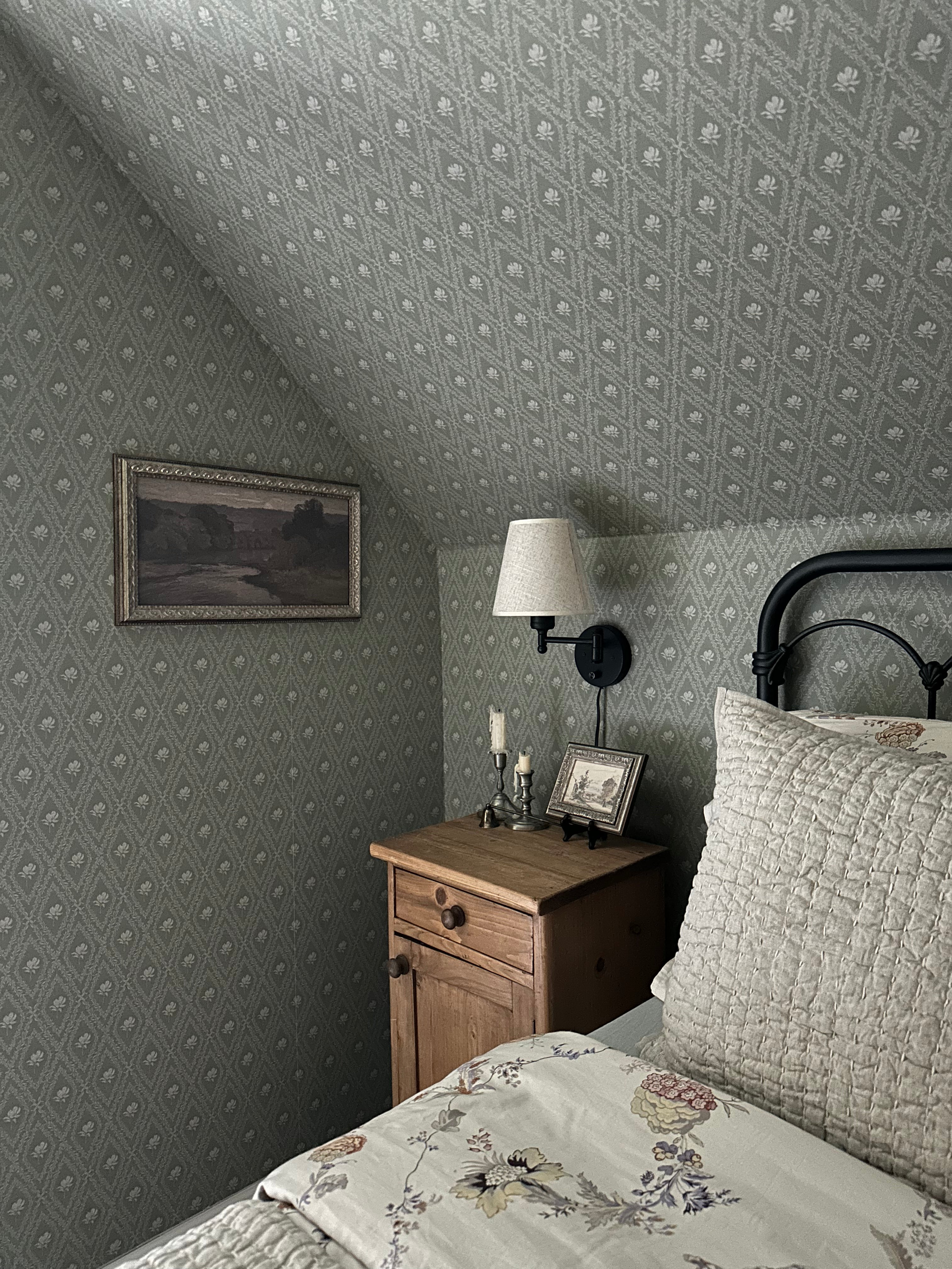 Violet Wallpaper by Taddy Mikelaites