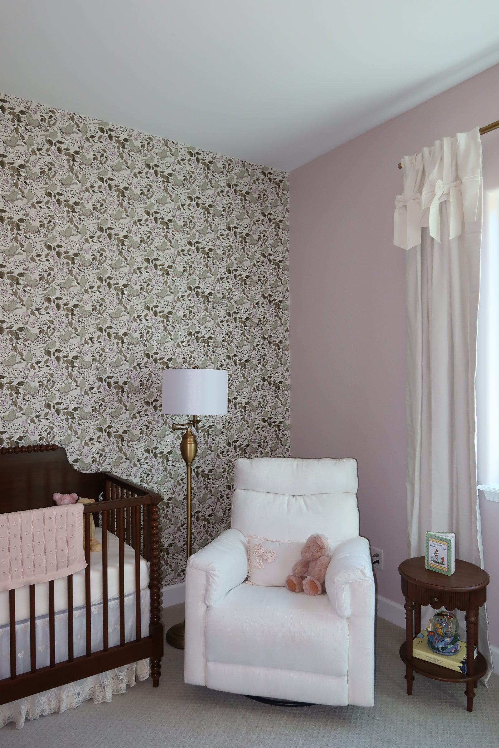 Lilla Wallpaper by Ali Anni