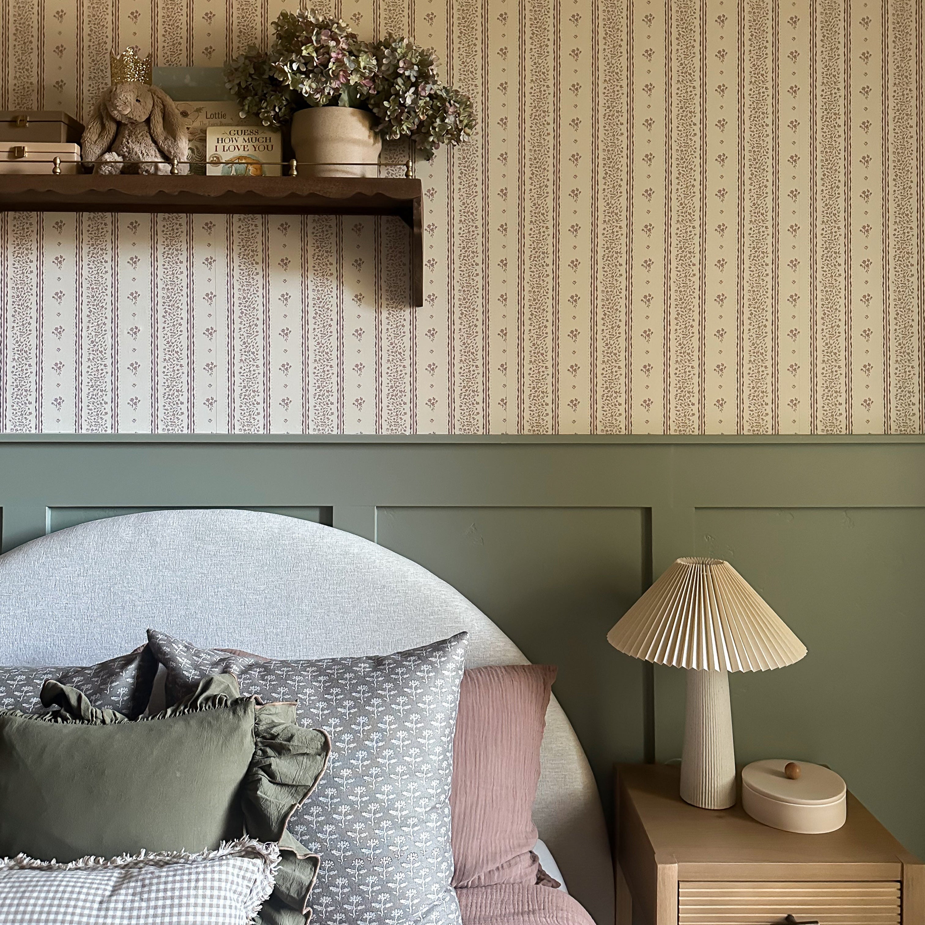 Lyla Wallpaper by Ali Anni