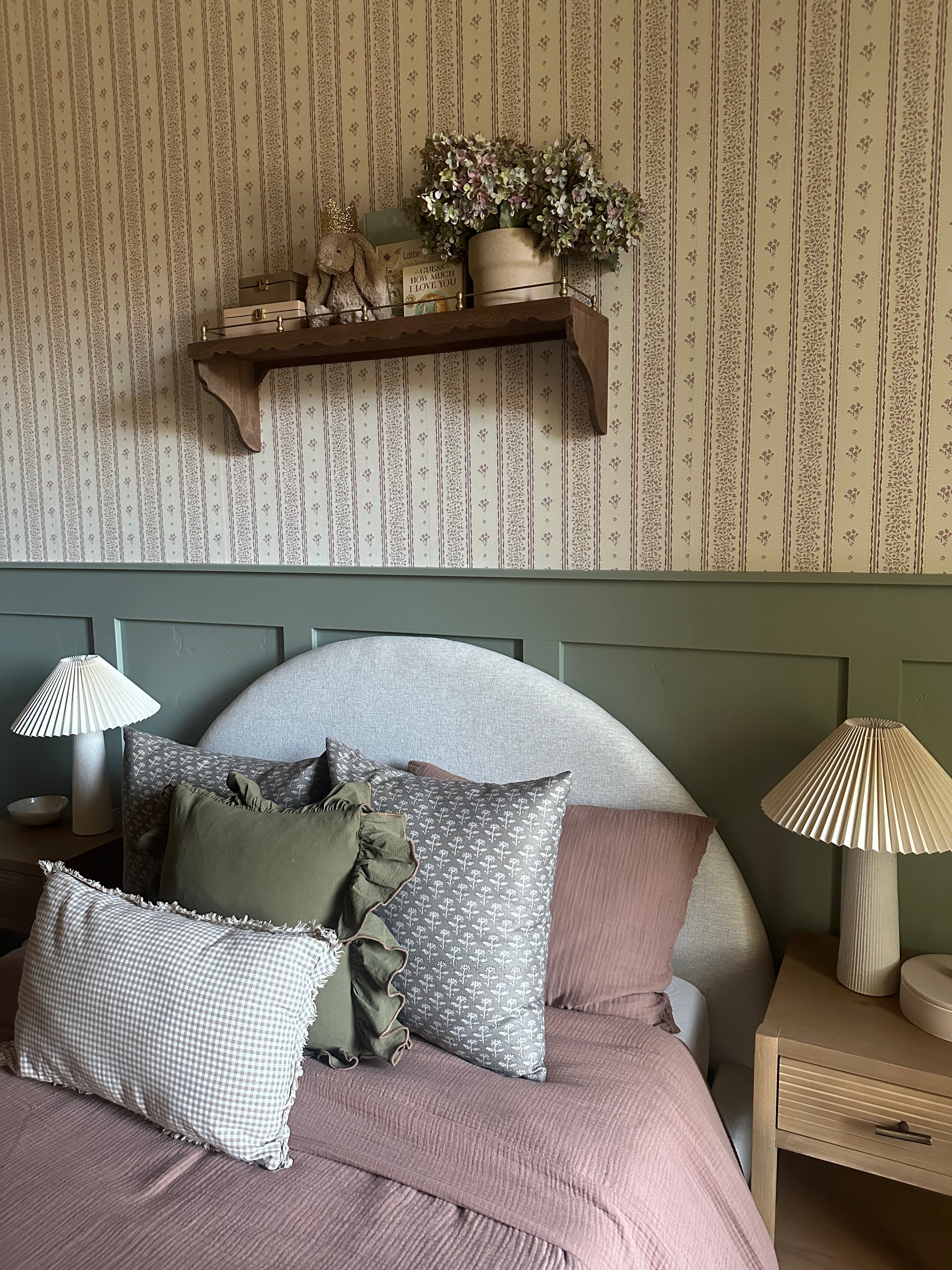 Lyla Wallpaper by Ali Anni