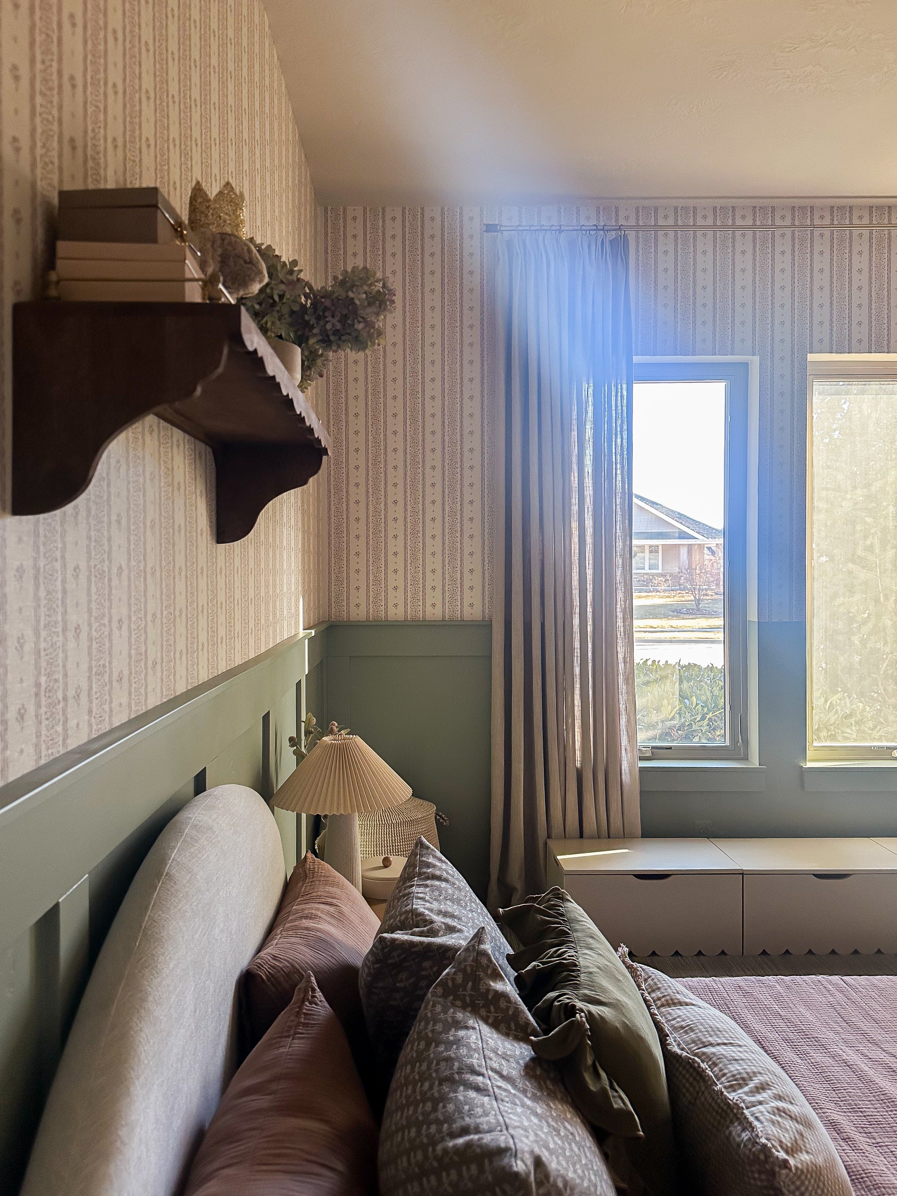 Lyla Wallpaper by Ali Anni