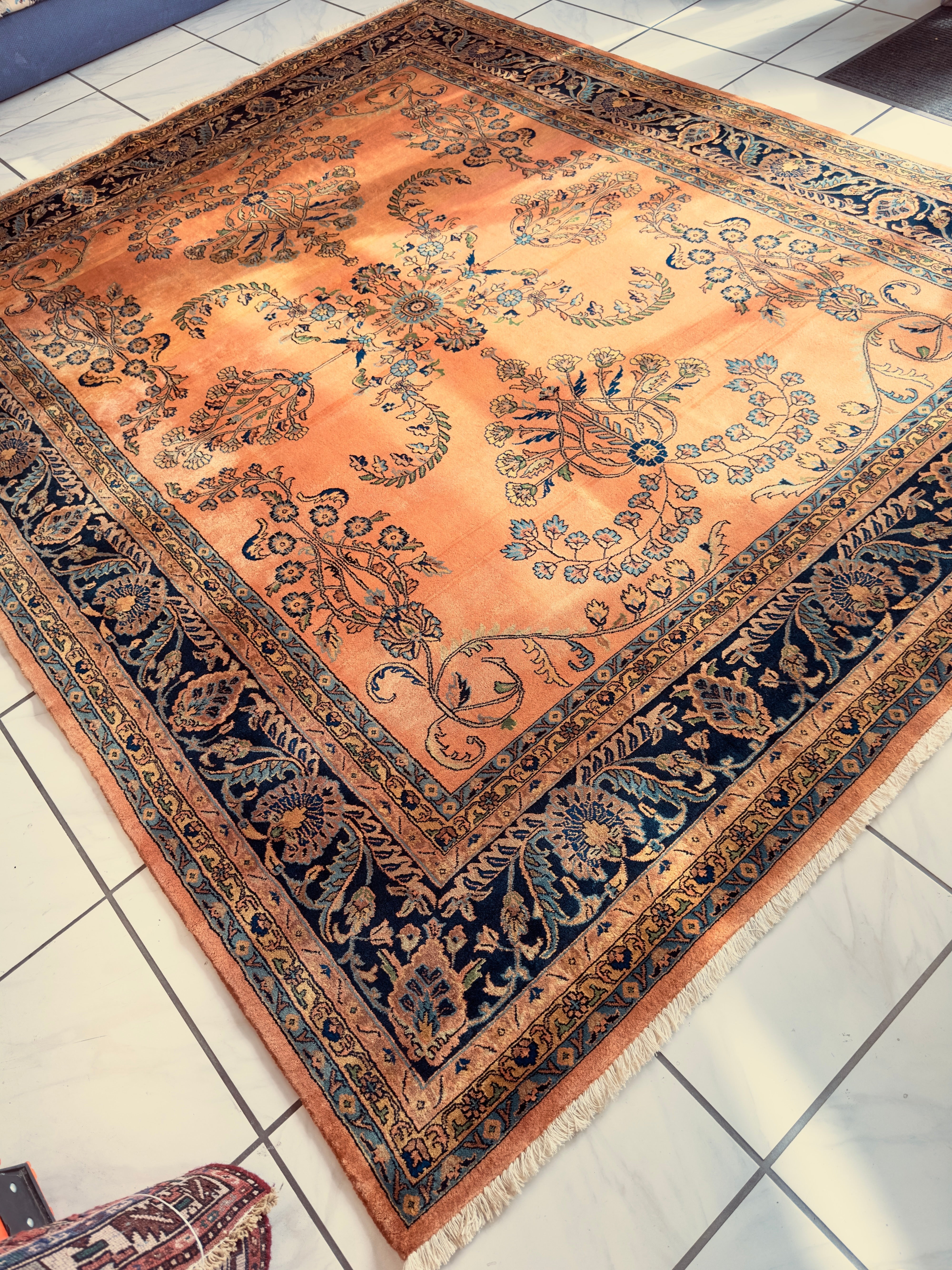 Hand-Knotted Indo-Sarouk Wool Rug – 8' x 10' – Peach Field with Navy Border