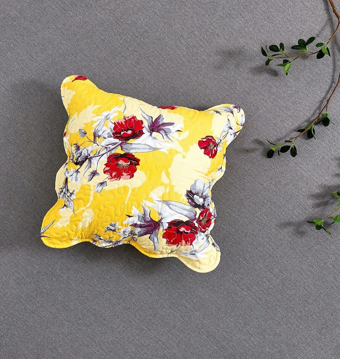 DaDa Bedding Set of 2 Sunshine Yellow Hummingbirds Floral Scalloped Throw Pillow Covers, 18" (JHW925)