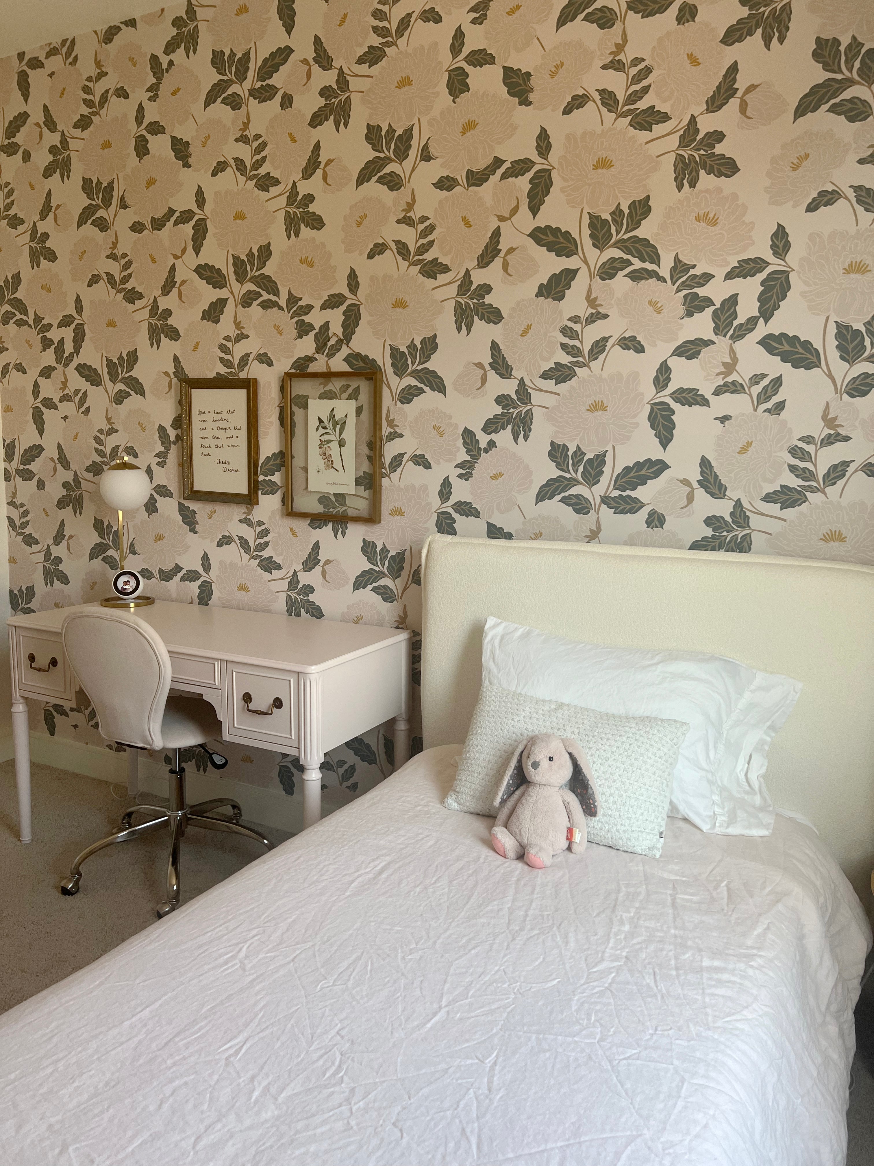 Riley Wallpaper by Gabriela Dachin