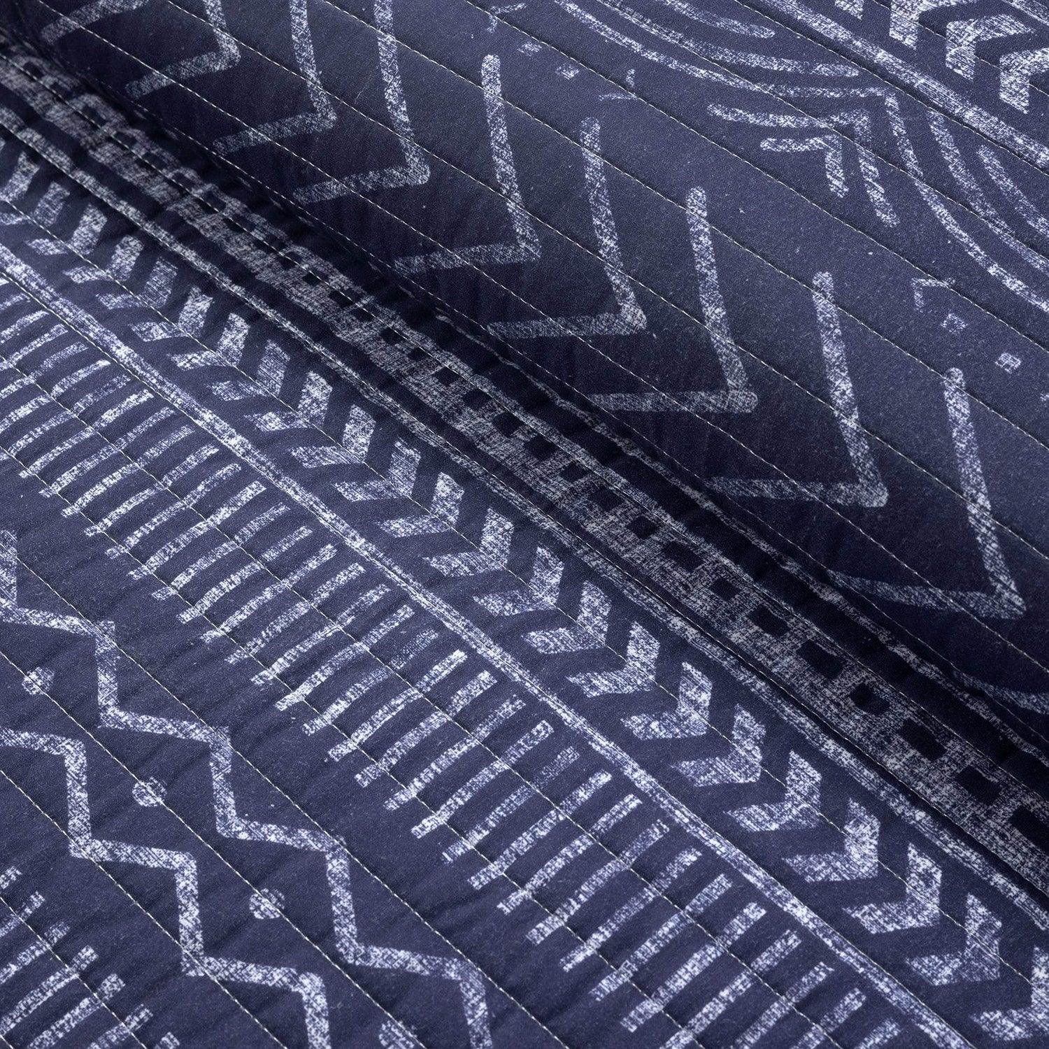 King size Scandinavian Chevron Navy Blue White Reversible Cotton Quilt Set - PRHOMZ