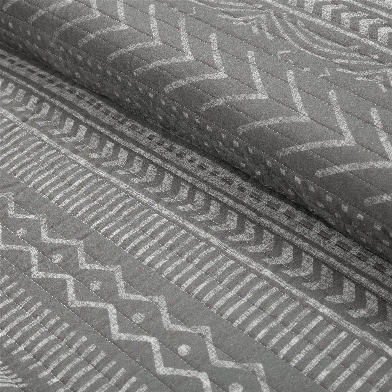 King Size Scandinavian Dark Grey Chevron Stripe Reversible Cotton Quilt Set - PRHOMZ